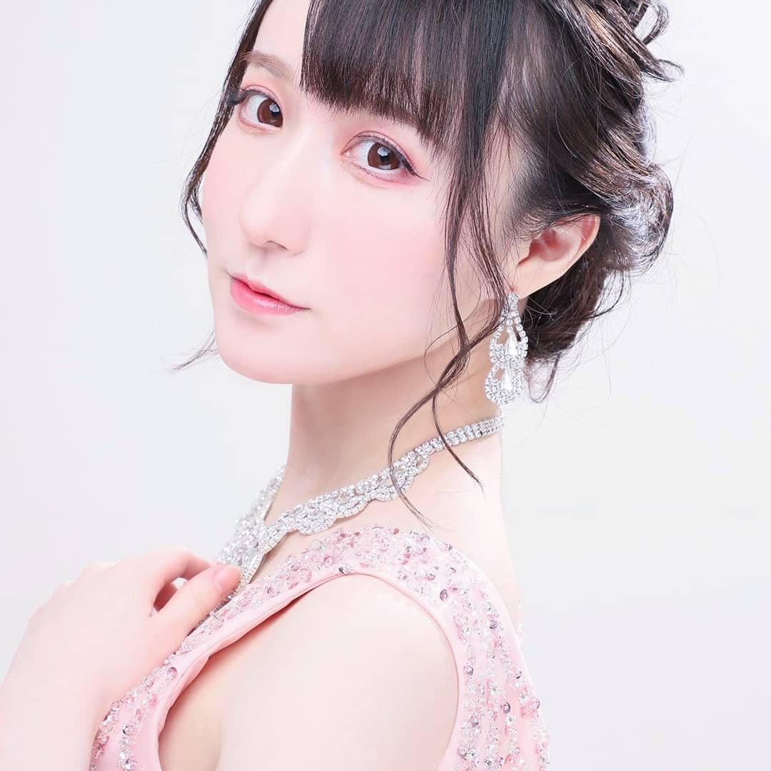 しばらく投稿してなかったから、最近のまとめ💨💨
アフタヌーンティー全然行けてないからそろそろ行きたい！！😽

1.いろんな人にうざがられるくらい言ってるけど、過去イチ盛れた撮影だった♥️
2.アリスの赤の女王イメージコス(赤のロンググローブも王冠も間に合わず)
3.お気に入りのえちえち編みタイツ🙆✨
4.頂いたお土産①　あんこおいしい
5.頂いたお土産②　樽は薬箱にしてる😌
6.蹄シューズ　外国人にIt's strongって言われた笑
7.周年ポスター　お店の大事なイベントポスターに載せてもらえるの本当嬉