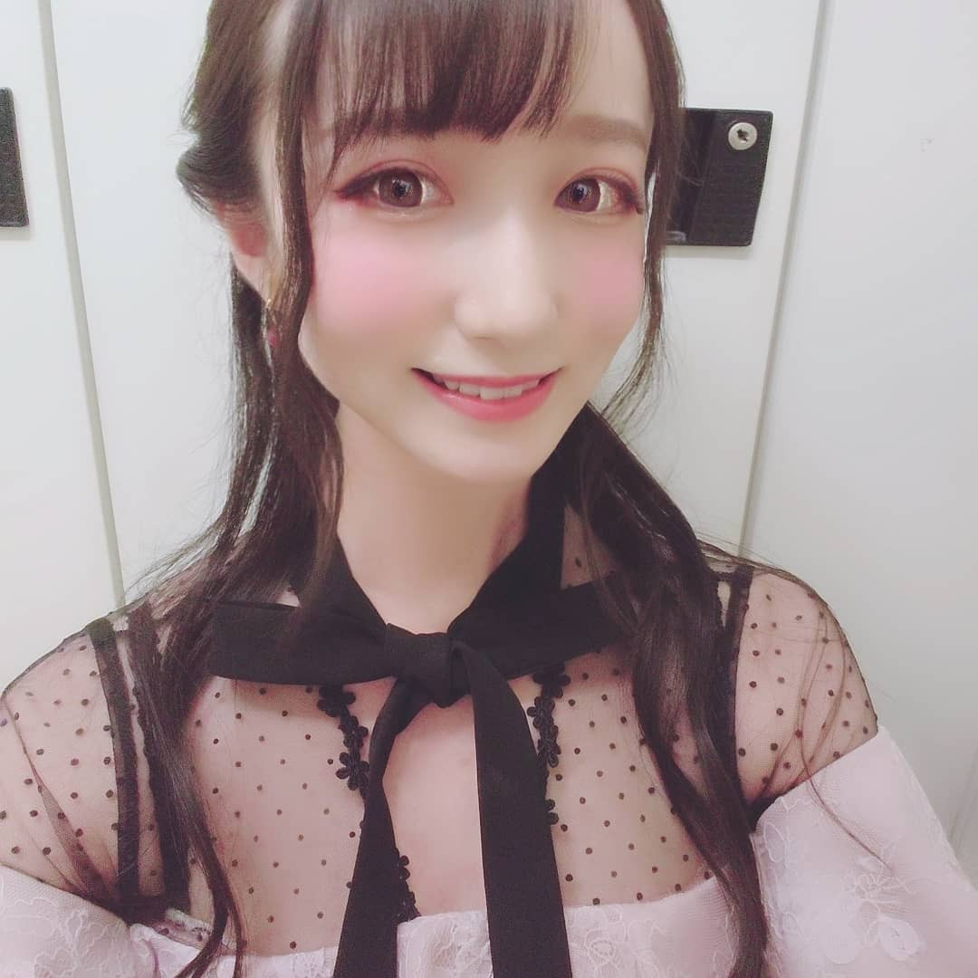 人生初うなぎを食べましたっ！！👏
穴子食べれればうなぎもいけるよって聞いてたからハードルは低かったけど、一番の心配はお米を食べきれるか笑
無事にぺろっといただきました〜うなぎおいしい😌♥️

今週のまとめ🍒
1.大体この角度
2.デフォルメ
3.千春さんがくれたパピコ きゅん
4.うなぎ様@二葉
5.バニーの日のお絵かき

戌亥とこ歌うますぎ問題
すずさんがにじさんじはまってくれてにこにこの雪白です🤗🤗
ホロライブもかじってる最中……

#すすきの #キャバ嬢 #ホステス
#clubcarnet #car