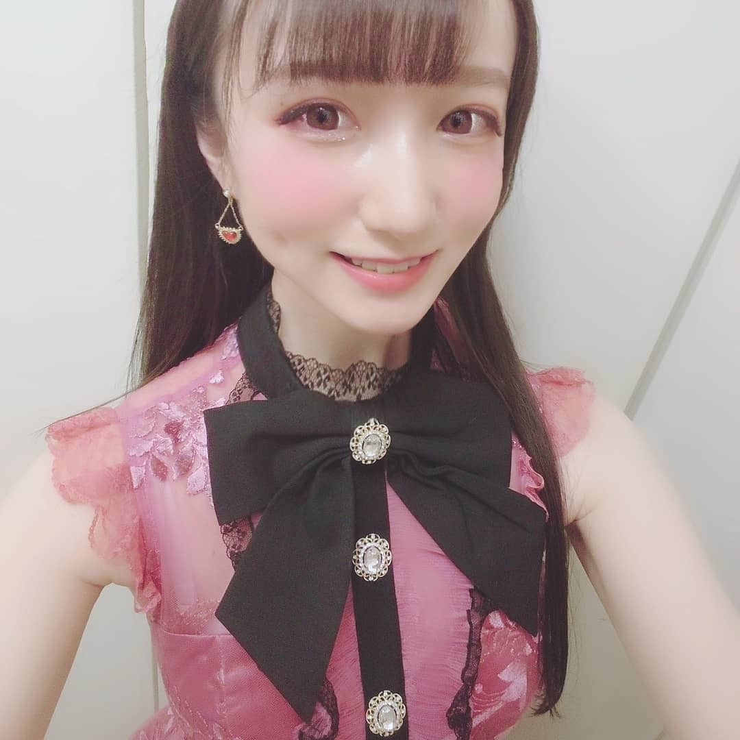 のあさんにドレスを頂きまして！！！
リボンもレースもピンクも全部好きなので、すっかりお気に入りの1着です…ありがとうございます♥️♥️
ローブドフルールのドレスは基本Sですが、タイト系はMを選んでます☺️
Sでも着れはするんですが、座れない…………
太ももが引き締まれば普通に座れるようになるのかな？？お尻か？？🤔

締め日、早上がりで着替えてるときギリギリでお客様がきてくれて本当に助かりました💦
ありがとうございました🙏🙏

8月、既に暑さでやられていますがよろしくお願いします😌

今週のまとめ🍒
1.最