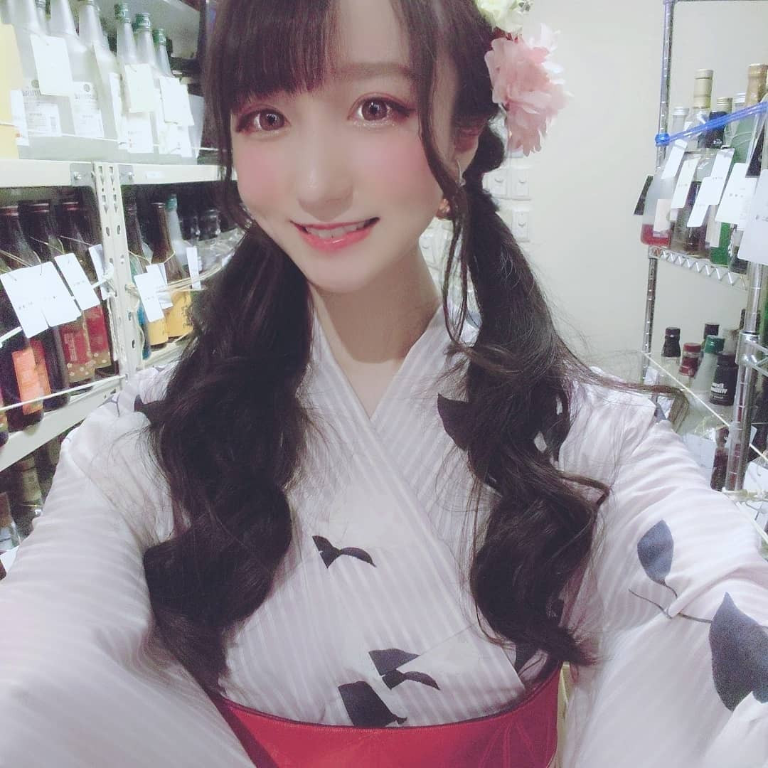 お祭り&真白さん照井さんBDイベ、3日間お疲れ様でしたっ🎉
全日大盛況でしたね〜！久しぶりの満卓、ありがたいです🙏🙏
私も1,2日目お客様が来てくれてたので楽しいイベントになりました😍笑
浴衣テンションあがるな〜💕

2日目に来てくれた方とは指名もらってからもう1年半くらいになるんですが、最近すず音にはまってるって言ったら飲んでいいよって言ってくれて、てかお茶以外飲んでるところ初めて見るんだけどってつっこまれました🙄笑
いいよって言ってくれたら飲むもん！！焼酎、ウイスキー、ショット、ビール以外………笑
※