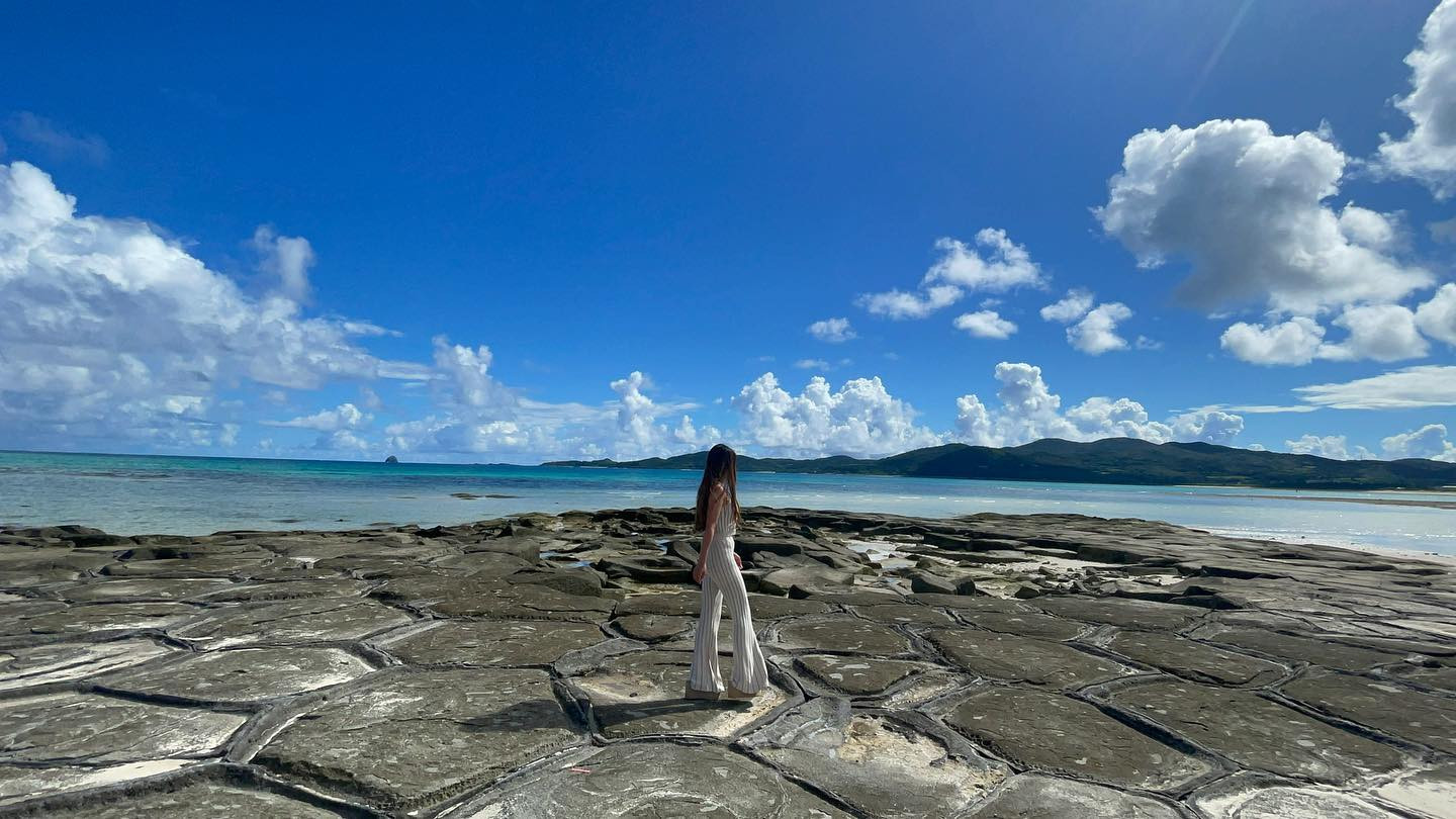 .
やっぱり夏が1番好き🏝💙
早くあったかくならないかなー🫠

この岩よく見ると全部六角形なの✨

#蕨#タントラ#キャバクラ