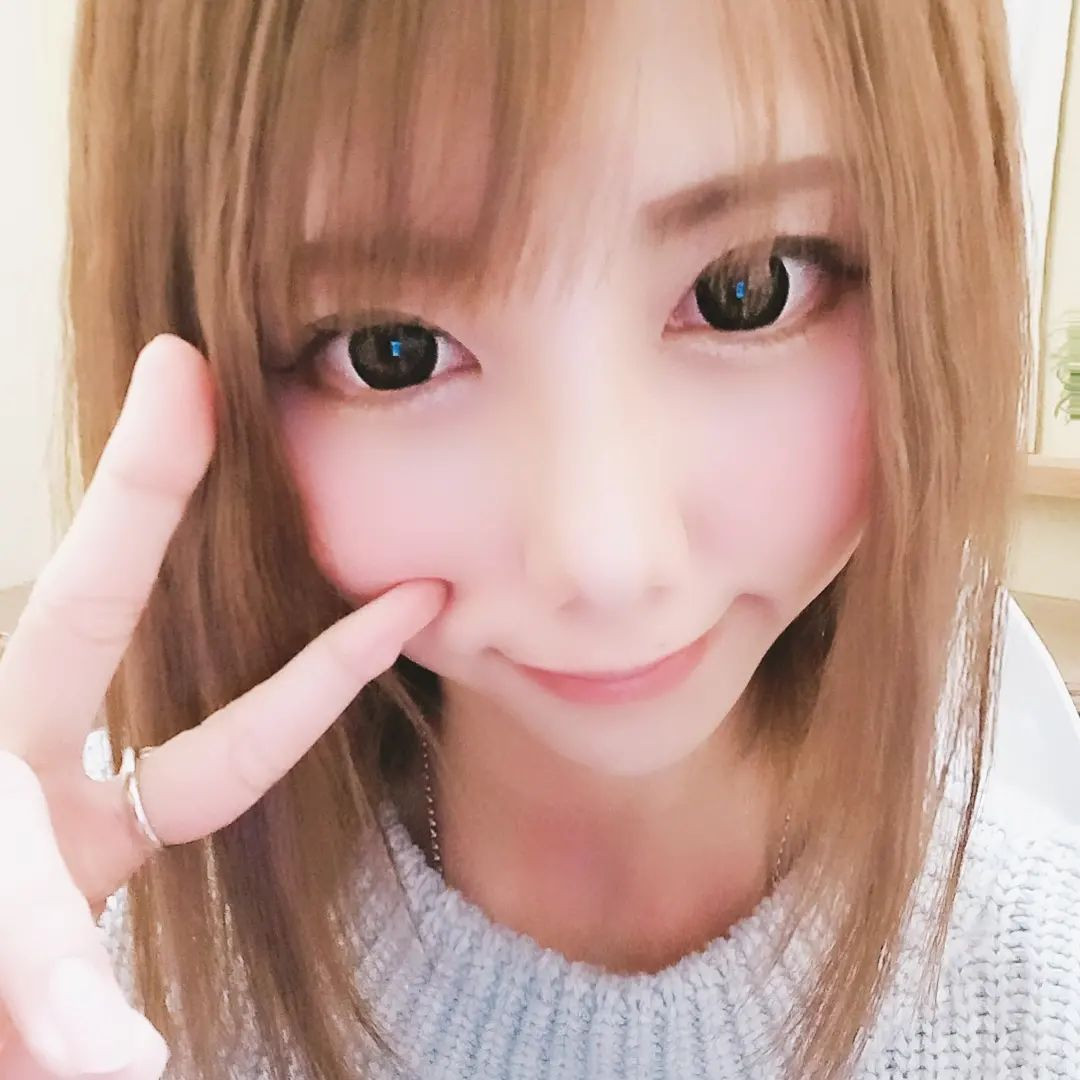 本日出勤です🎵

#クラブヘレナ　#響きグループ　#水妃由羅　#札幌　#すすきの　#北海道　#ニュークラブ　#ニュークラ嬢　#すすきのニュークラ　#ラウンジ　#ラウンジ嬢　#キャバクラ　#キャバ嬢　#ホステス　#道産子　#美女スタグラム　#求人　#自撮り　#ヘアアレンジ　#キャバキャバ