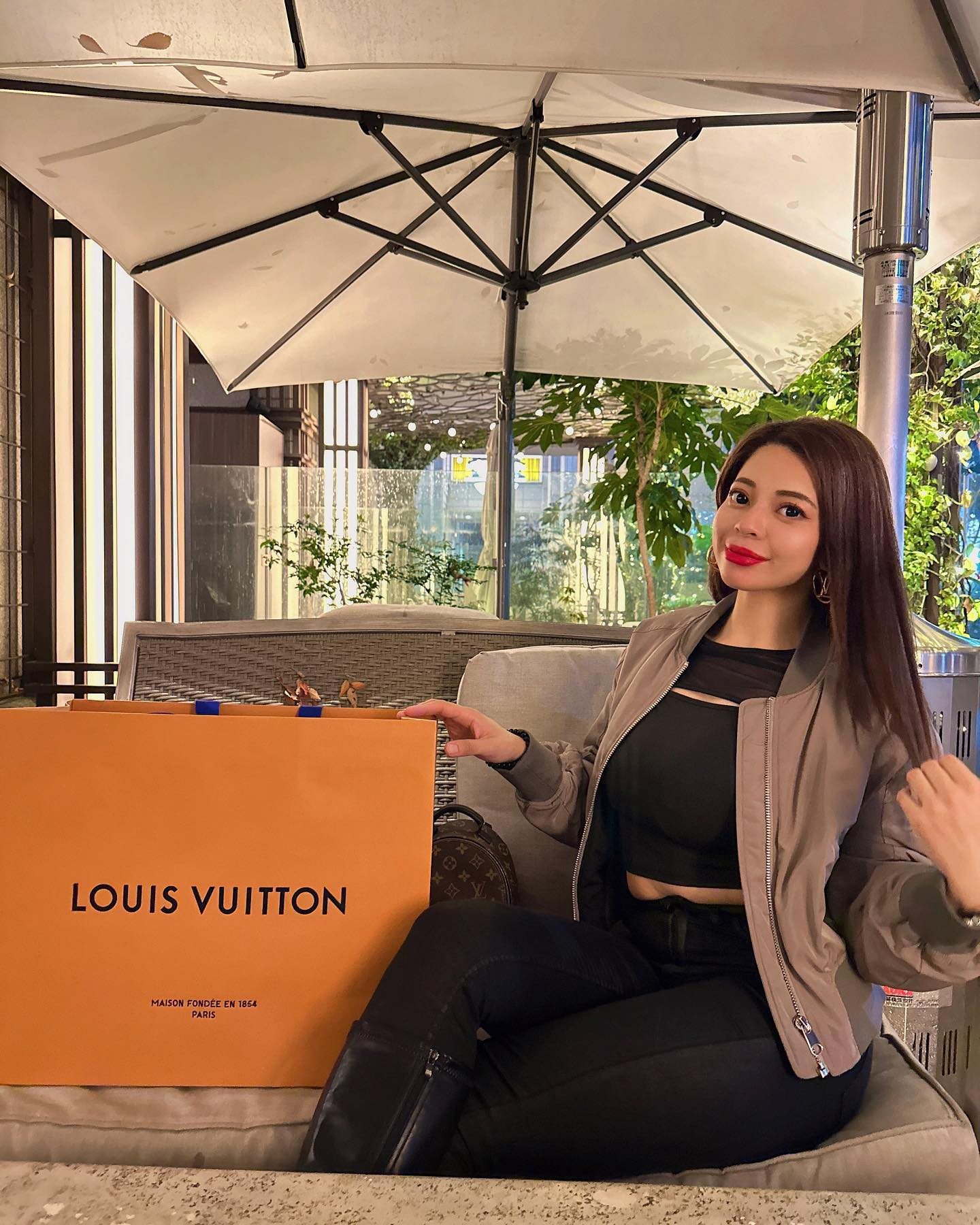 値上げ前に購入したLVちゃん迎えに行ったあとに表参道のおしゃれなカフェでごはーん🤤🤤🤤🤤

最高の休日✌️

#表参道 #表参道カフェ #表参道ランチ #表参道グルメ #omotesando #原宿 #ルイビトン #ルイビトンバック #カフェ #キャバ嬢 #キャバクラ #水商売 #いいね返し