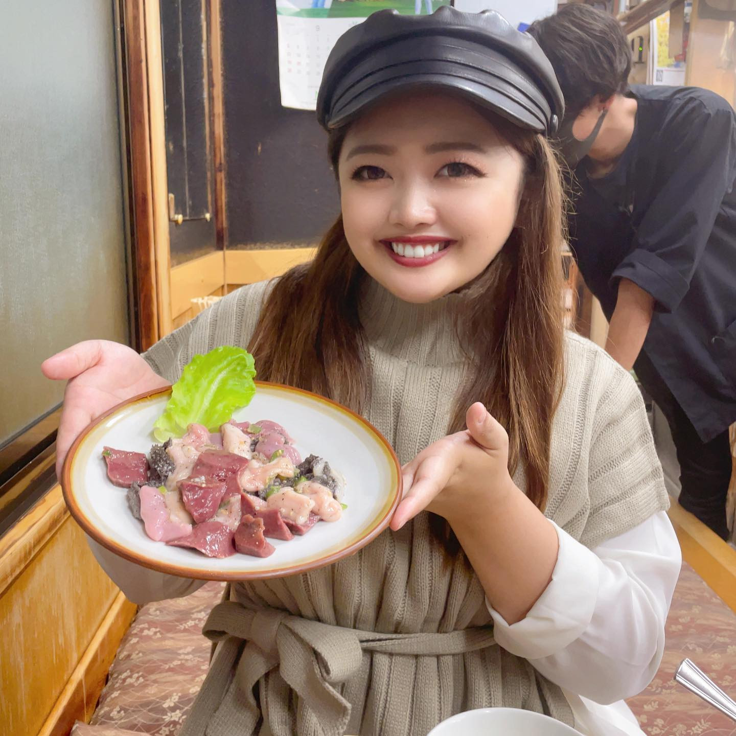 いつかのスタミナ苑☺️多分1年前くらいw
この時はコロナ禍で全然並んでなかったけど
どんどん並ぶようになってきてるんだろーな( ˊ̱˂˃ˋ̱ )
コロナ禍で予約困難店とかも予約取りやすくなってたのは
今思えばとてもありがたかったな〜🥺💓
.
.
.
.
.
#スタミナ苑 #鹿浜 #焼肉100名店 #食べログ高評価 #食べログ4超え #お腹がいっぱいになってた頃に残ってたお肉が #結構脂物すぎてゔっときたのは内緒 #ホルモンをこんなに食べたのは初めてってくらい食べた #幸せ☺️ #あやちゃんは本日2回目の出