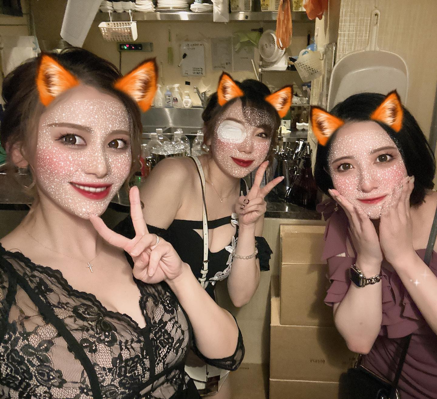 この写メはまだひなさん眼帯してるけど、昨日は眼帯卒業してた！☺️💓

良かった良かった✨

@helena_hibikigroup 

　

　

#クラブヘレナ #ヘレナ #響グループ #水沢愛美 #札幌 #すすきの #北海道 #ニュークラブ #ニュークラ嬢 #すすきのニュークラ #ラウンジ #ラウンジ嬢 #キャバクラ #キャバ嬢 #ホステス #道産子 #美女スタグラム #求人 #自撮り #ヘアアレンジ #キャバキャバ #hokkaido #sapporo #susukino #helena #hibi