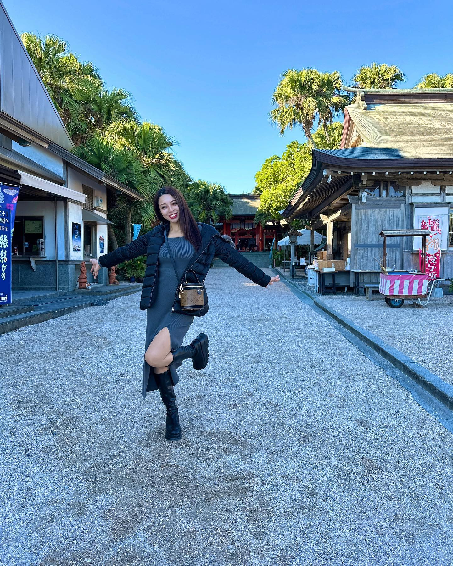 この神社の中にヤシの木があるのが南国感あって最高❤️☺️
めっちゃ寒かったけど😂😂😂

#宮崎観光 #宮崎県 #宮崎 #宮崎グルメ #宮崎神社 #神社ソムリエ #神社好きな人と繋がりたい #神社巡り #神社参拝 #九州 #いいね返し