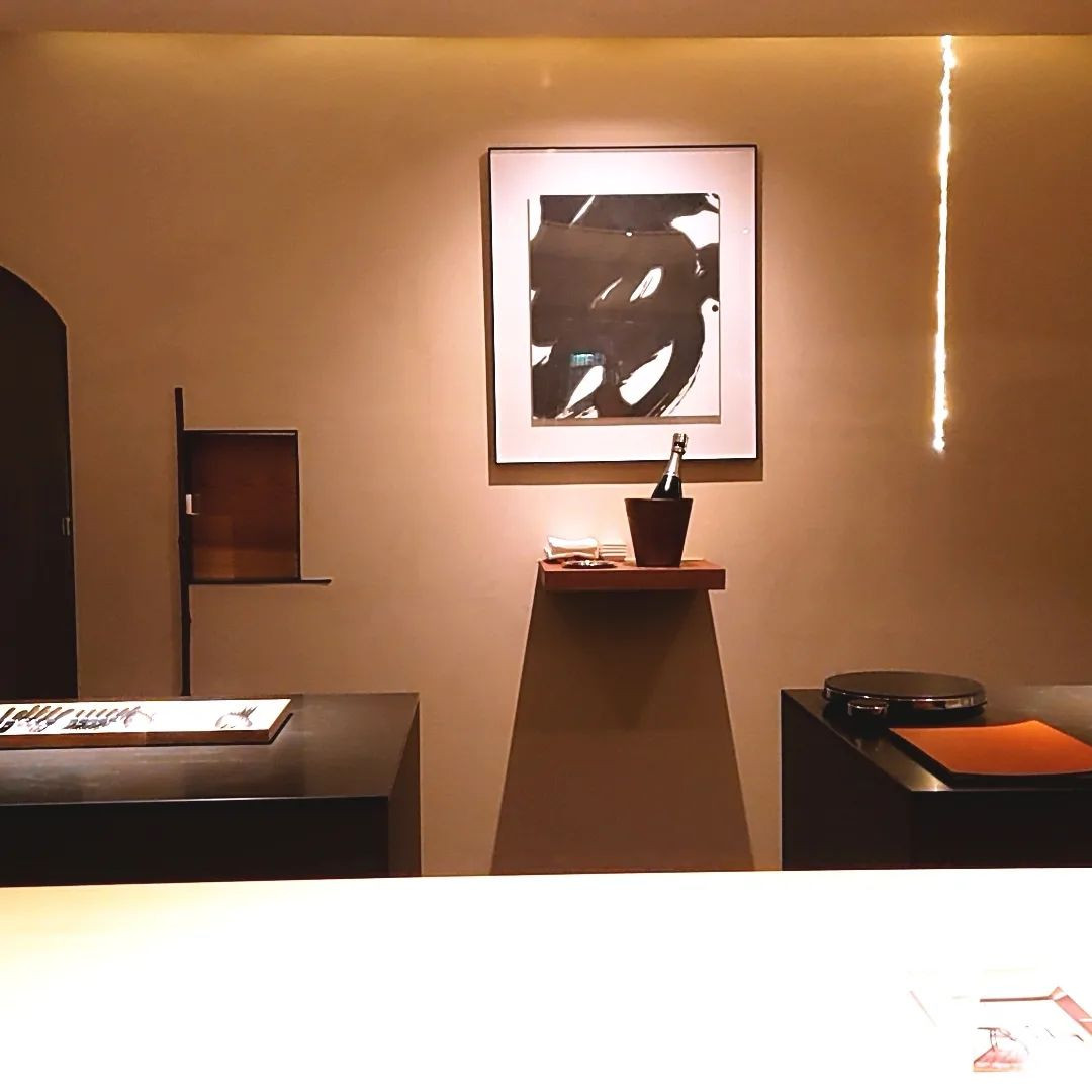 .

結構前だけど、今年の写真は今年のうちに！
カウンターフレンチって堅苦しくなくてよき✨

フレンチだけど和もたくさん取り入れてて次に出てくるお皿が楽しみになるお店だったよ💕
また行きたいーーーフレンチ好き😌

鳩初めて食べたけど、バルサミコ酢のソースかかってたからか凄く食べやすかった！
一番美味しかったのはリゾットかなあ
汁気のあるお米()好きなので、、🙃

デザート2品って書いてて2品目に出てきたのがお茶とキューブのチョコ？だったのだけはちょっと残念🥲
1品目のいちごのやつは食べにくいけど、かわいく