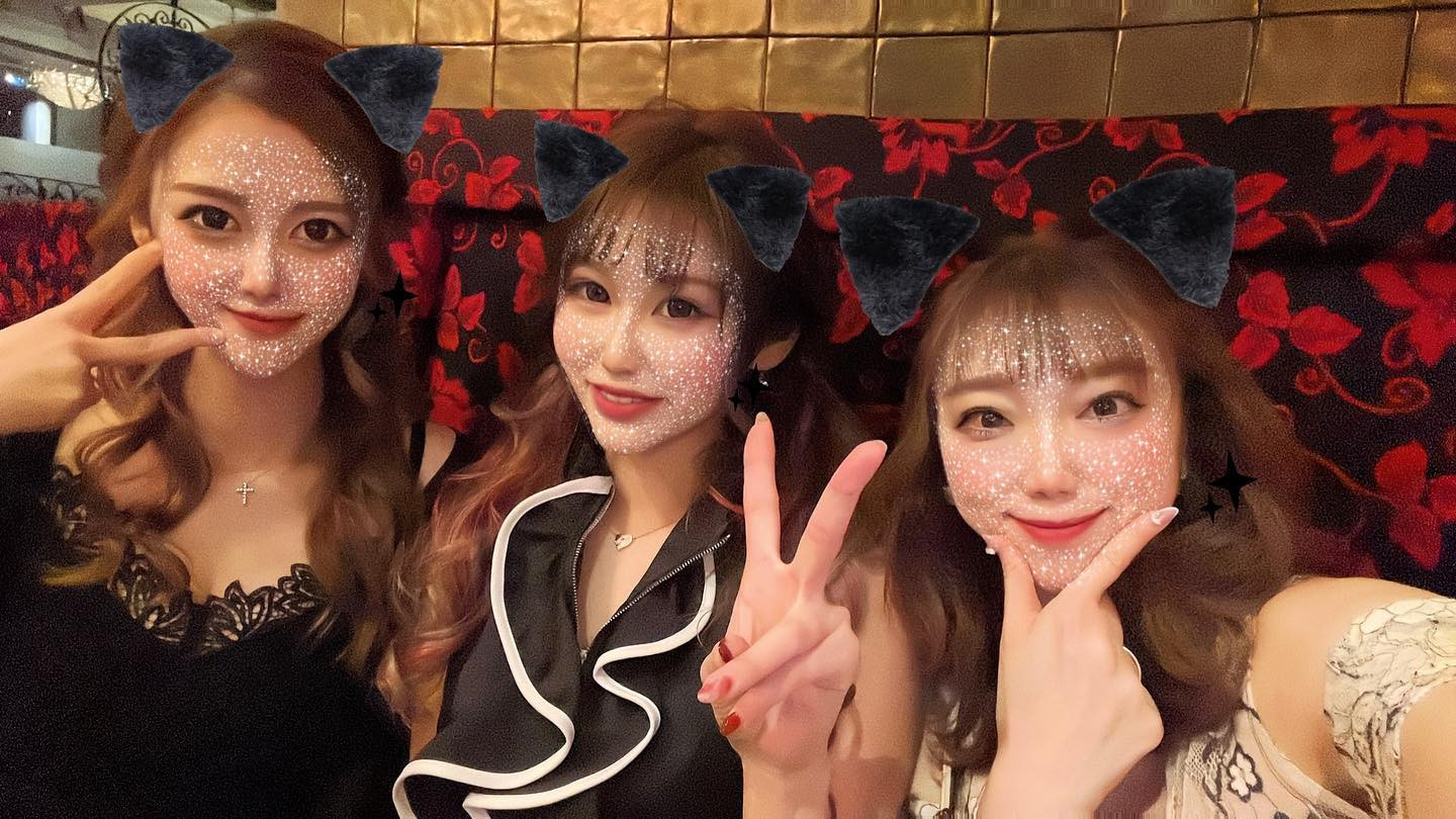 なんか目キマっててウケる🙄🙄🙄良くありがち。笑

@helena_hibikigroup 

　

　

#クラブヘレナ #ヘレナ #響グループ #水沢愛美 #札幌 #すすきの #北海道 #ニュークラブ #ニュークラ嬢 #すすきのニュークラ #ラウンジ #ラウンジ嬢 #キャバクラ #キャバ嬢 #ホステス #道産子 #美女スタグラム #求人 #自撮り #ヘアアレンジ #キャバキャバ #hokkaido #sapporo #susukino #helena #hibikigroup #champagne #l