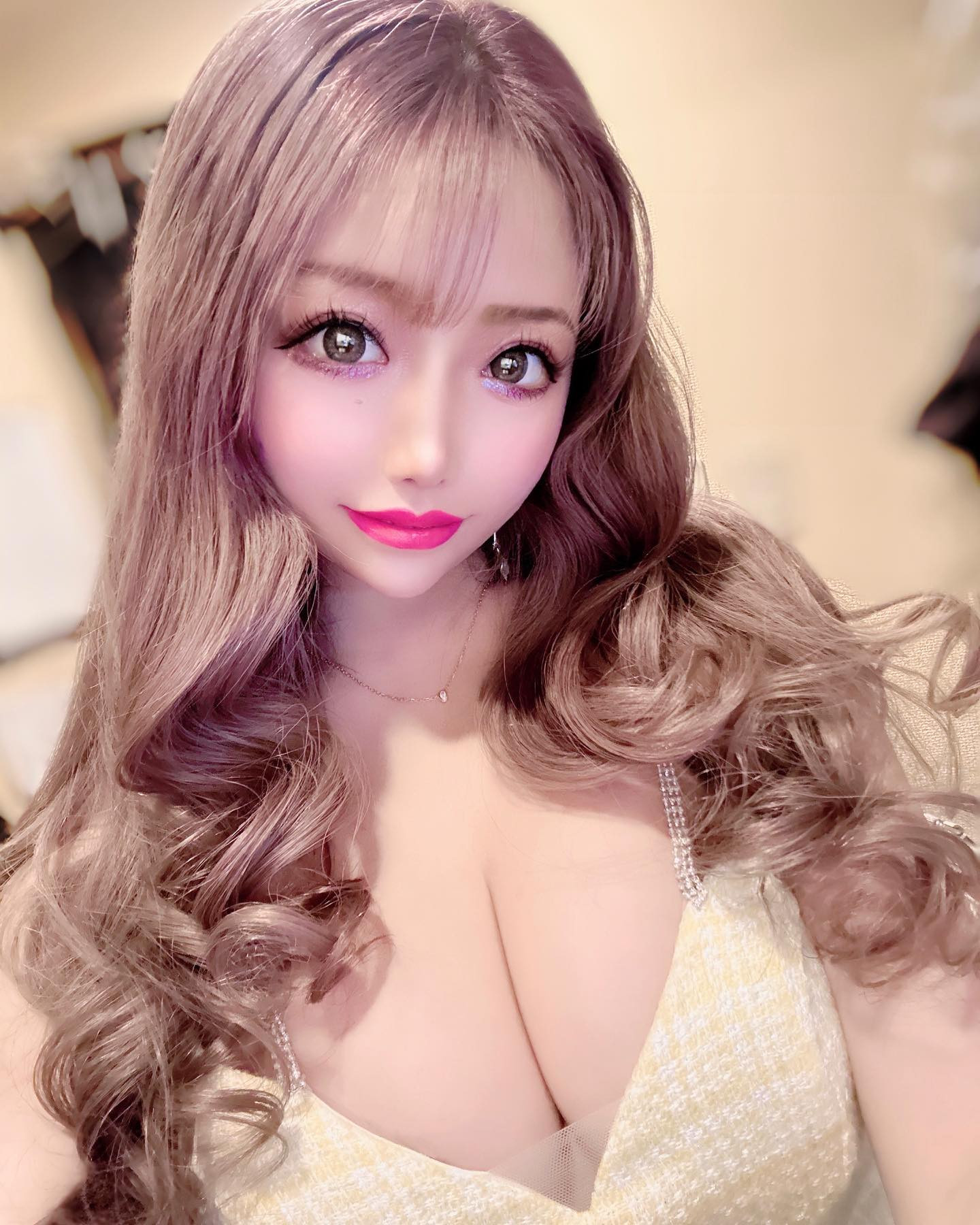 昨日休みだったのにメンバーで忙しかったァァ〜ありがたいけど！🫣💕︎

でも今日ゎ絶対休むぞ、わら

みなさままた明日から飲みましょう、よろしくお願いします🧚‍♀️

#キャバクラ#キャバ嬢#夜職#水商売#ニュークラ#ホスト#ホストクラブ#ガールズバー#ラウンジ#キャバ#新宿#六本木#すすきの#渋谷#麻布#池袋#錦#ミナミ#中洲#渋谷#北新地#大阪#東京#love#bar#サパー#バー#cute#happy#yellow#休日