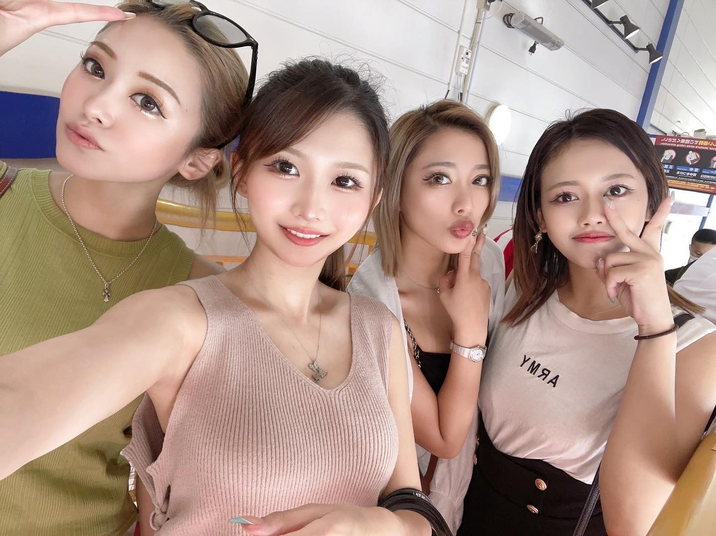 過去の写真ばっかりあげてる〜😂
今年の夏は充実してたなぁ〜！！！
早く夏来いっ🌞🌴🌺✨

本日出勤です！！
よろしくお願いします🙇‍♀️💗

#蕨 #clubtantra #Tantra#タントラ #キャバクラ #キャバクラ嬢 #キャバ嬢 #ナイトスタイル #キャバキャバ #あや #富士急ハイランド #富士急