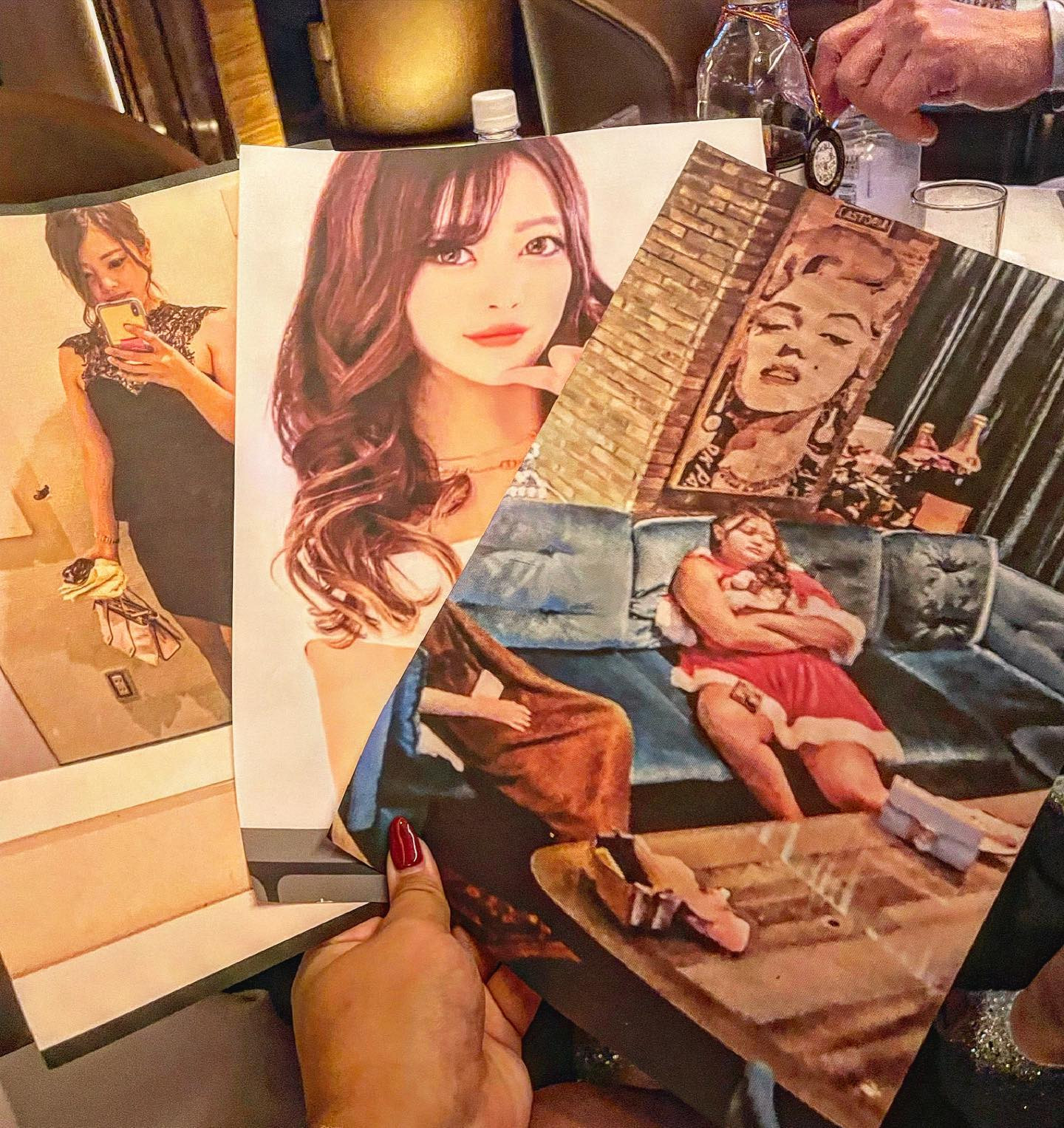 某すすむさんからの嫌がらせ😑🧤
.
.
.
.
.
.
.
#1番手前のサンタひどいwwww #クリスマスは毎年仕事 #前髪切ったけどすぐ伸びて驚き #でも絶対自分で切らない #絶対に失敗する #前髪切って誰か