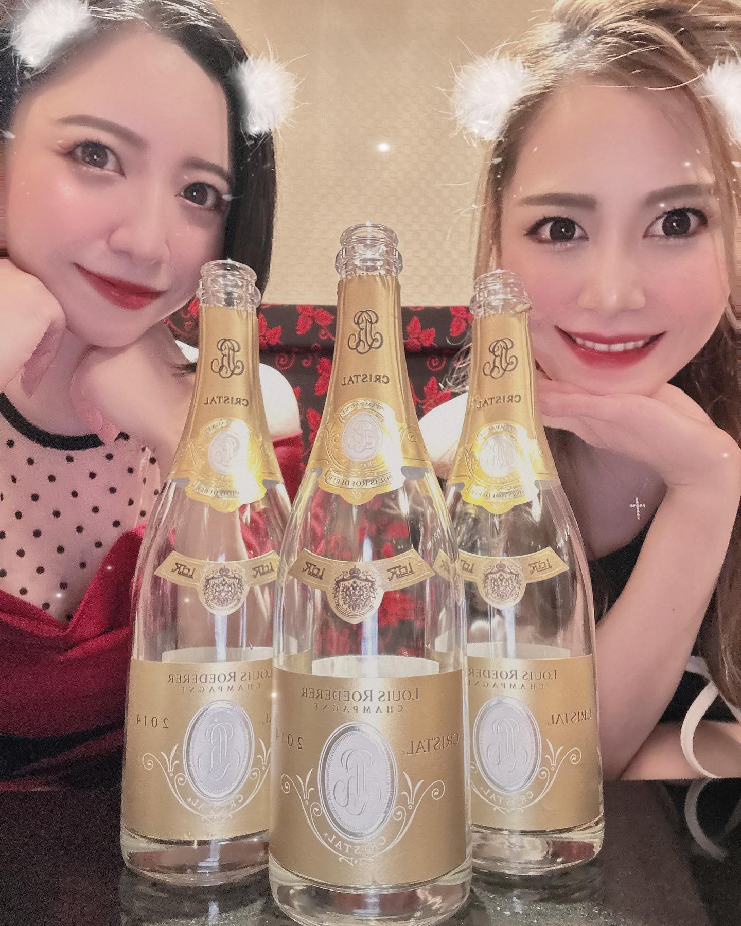 るあちゃんとなみさんとクリスマス早めの前夜祭🎄❤️

クリスタルは神々しいね✨💎

たくさんありがとうございました🥰

@helena_hibikigroup 

　

#クラブヘレナ #ヘレナ #響グループ #水沢愛美 #札幌 #すすきの #北海道 #ニュークラブ #ニュークラ嬢 #すすきのニュークラ #ラウンジ #ラウンジ嬢 #キャバクラ #キャバ嬢 #ホステス #道産子 #美女スタグラム #求人 #自撮り #ヘアアレンジ #キャバキャバ #hokkaido #sapporo #susukino #h