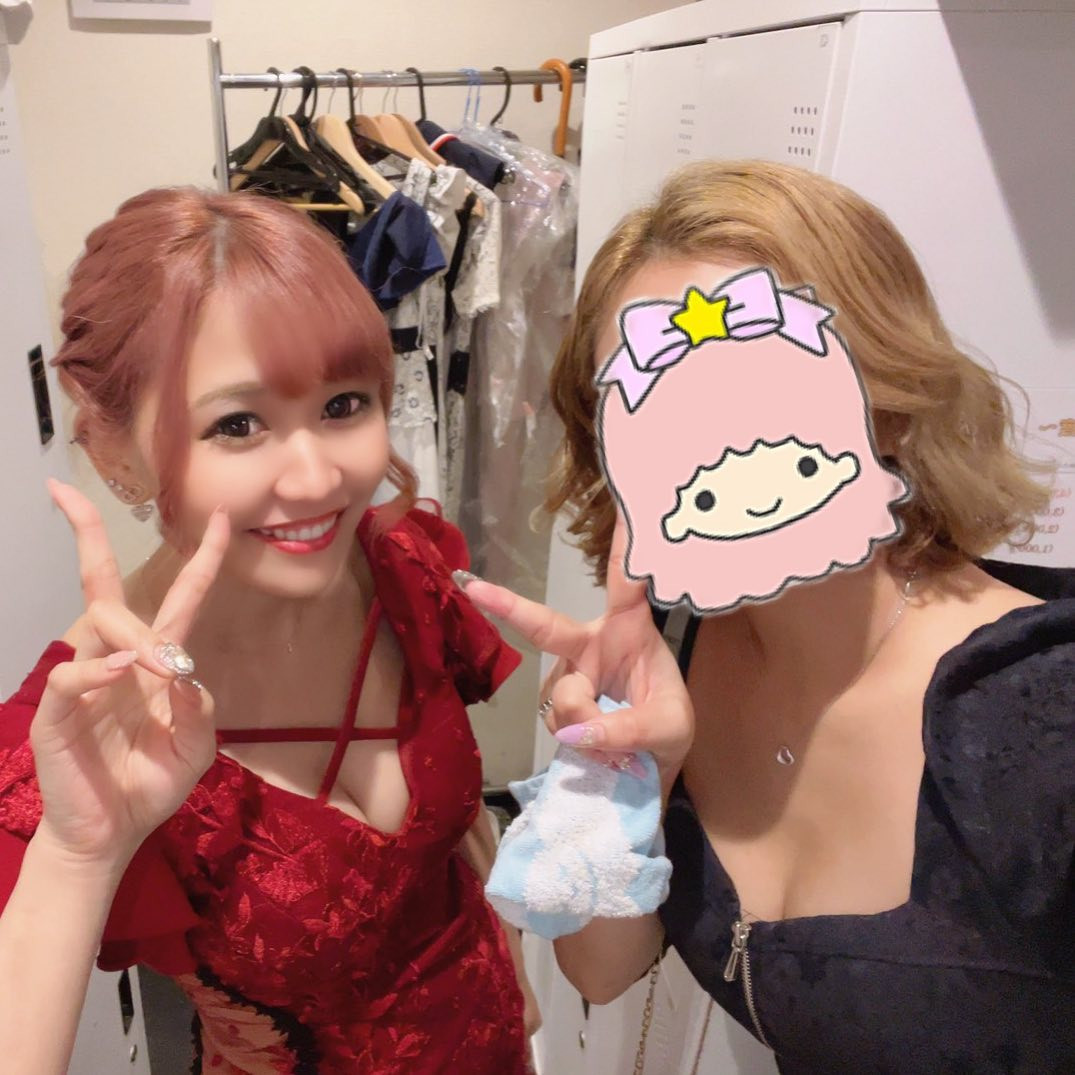 髪がピンクベージュだった頃の💇🏻‍♀️
お気に入りだったけど
お客様には不評でした😶‍🌫️笑笑

今日も出勤してます🫡

#キャバクラ #キャバ嬢 #埼玉キャバクラ #蕨タントラ #ピンクベージュ