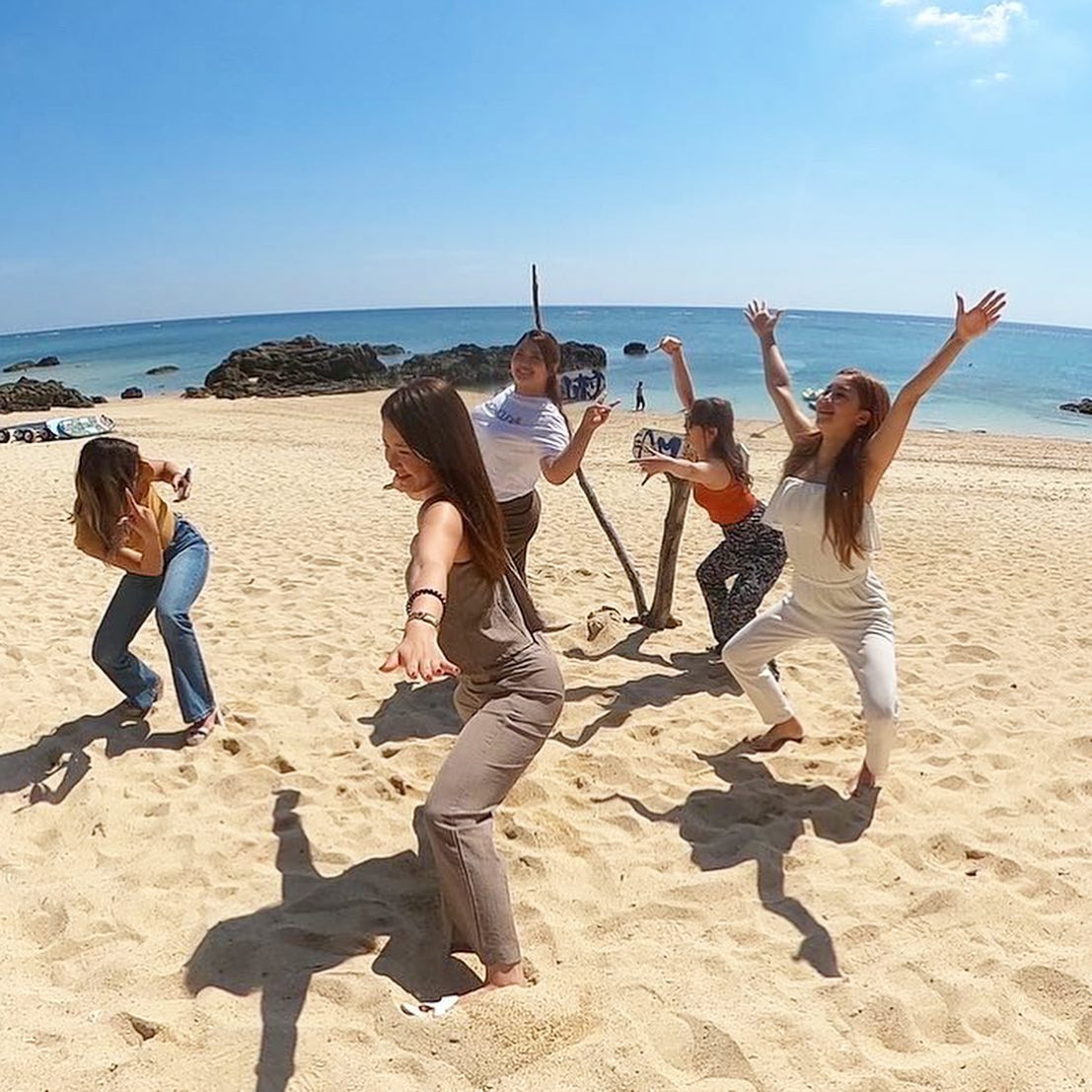 地味に好きな写真たち😽💓
.
.
.
.
#奄美大島 #夏の思い出 #あやちゃんと出会ってから夏に遊びに行くことが増えて感謝 #もう年越そうとしててこの思い出も2年前っていうようになるの早すぎて怖い #来年の夏はどこへ行こうかな #今日お休みの感覚なのに仕事に向かってて #体が驚いてます #12月は日曜もやるっていう水商売あるある #大体いつも脳みそパニック🤯 #お腹すいた