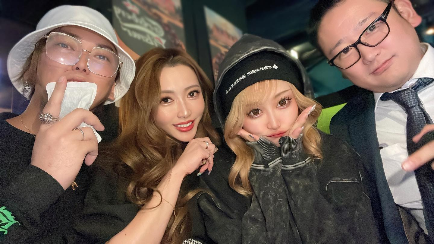 💝お誕生日おめでとう💝
#ラフテル #すすきの #メンパ ？
#めでたい #お祝い #仲良し
#長い付き合い #めちゃめちゃ
#綺麗なお姉さん #クロムハーツ
#よっぱらい #シラフで帰さない