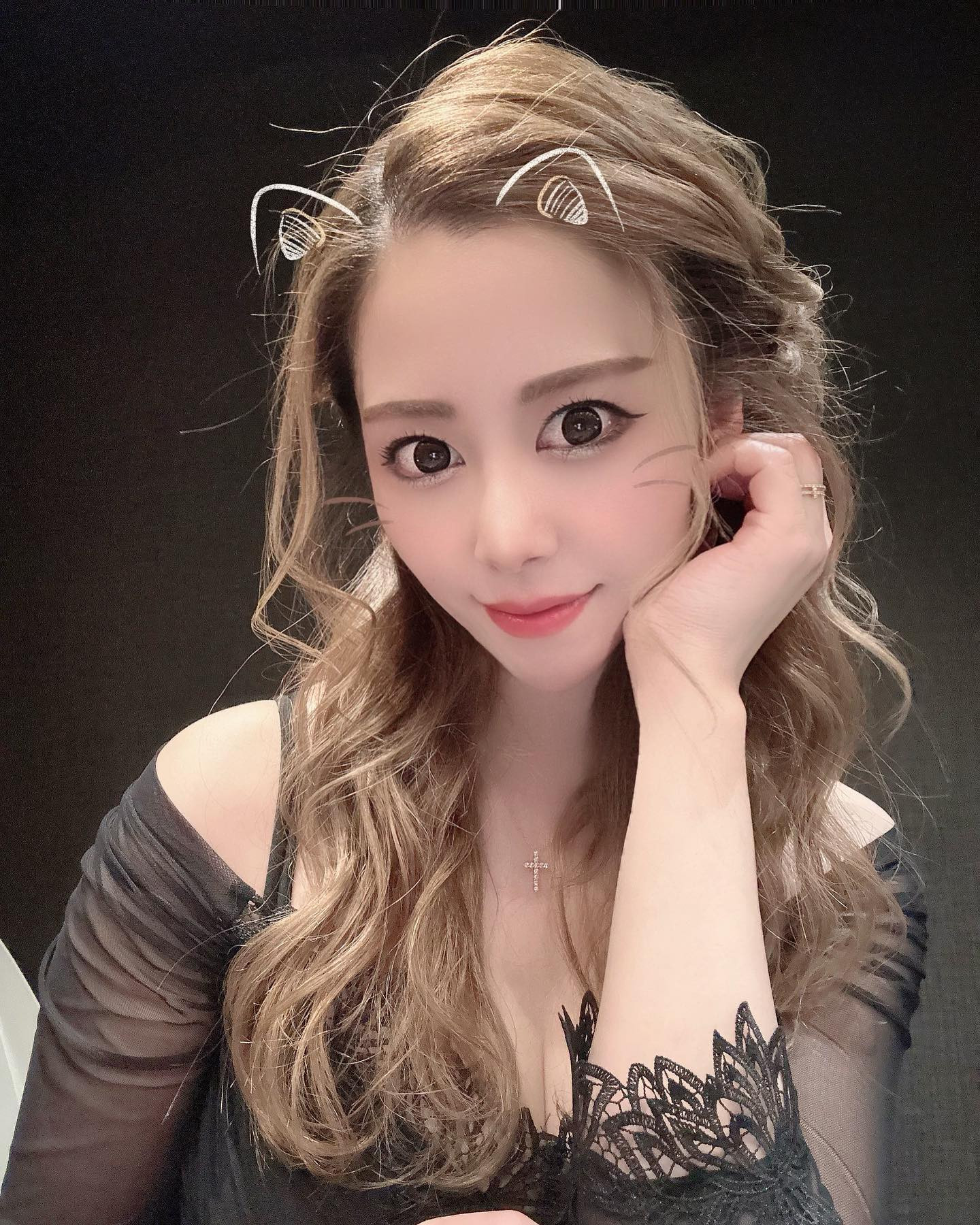 多分今日めちゃんこ顔も目も腫れて出勤するけど、ごめんあそばせ😫

(ダウンタイムではないです)

@helena_hibikigroup 

　

　

#クラブヘレナ #ヘレナ #響グループ #水沢愛美 #札幌 #すすきの #北海道 #ニュークラブ #ニュークラ嬢 #すすきのニュークラ #ラウンジ #ラウンジ嬢 #キャバクラ #キャバ嬢 #ホステス #道産子 #美女スタグラム #求人 #自撮り #ヘアアレンジ #キャバキャバ #hokkaido #sapporo #susukino #helena #h