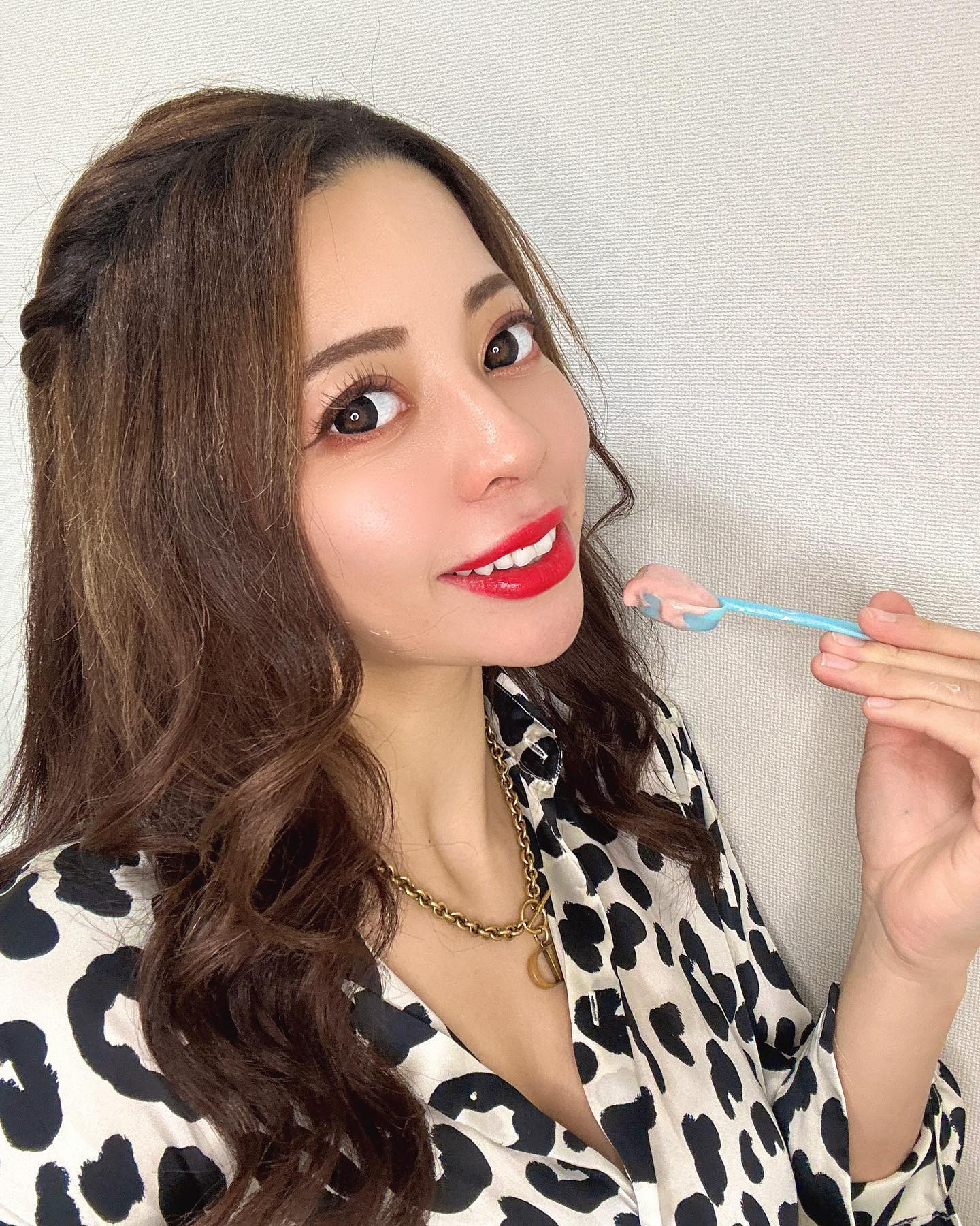 めっちゃいい香りで食べれちゃいそうなこのピンクのものはパックでーす💆‍♀️

粉末と水を混ぜたらできる次世代パック笑
肌引き締まるしお肌めっちゃプルプルになるよ🥹❤️❤️❤️

PR @lullabyu_official
#lullabyu #簡単スキンケア #韓国スキンケア #モデリングマスク #本格スキンケア #ララバイユー