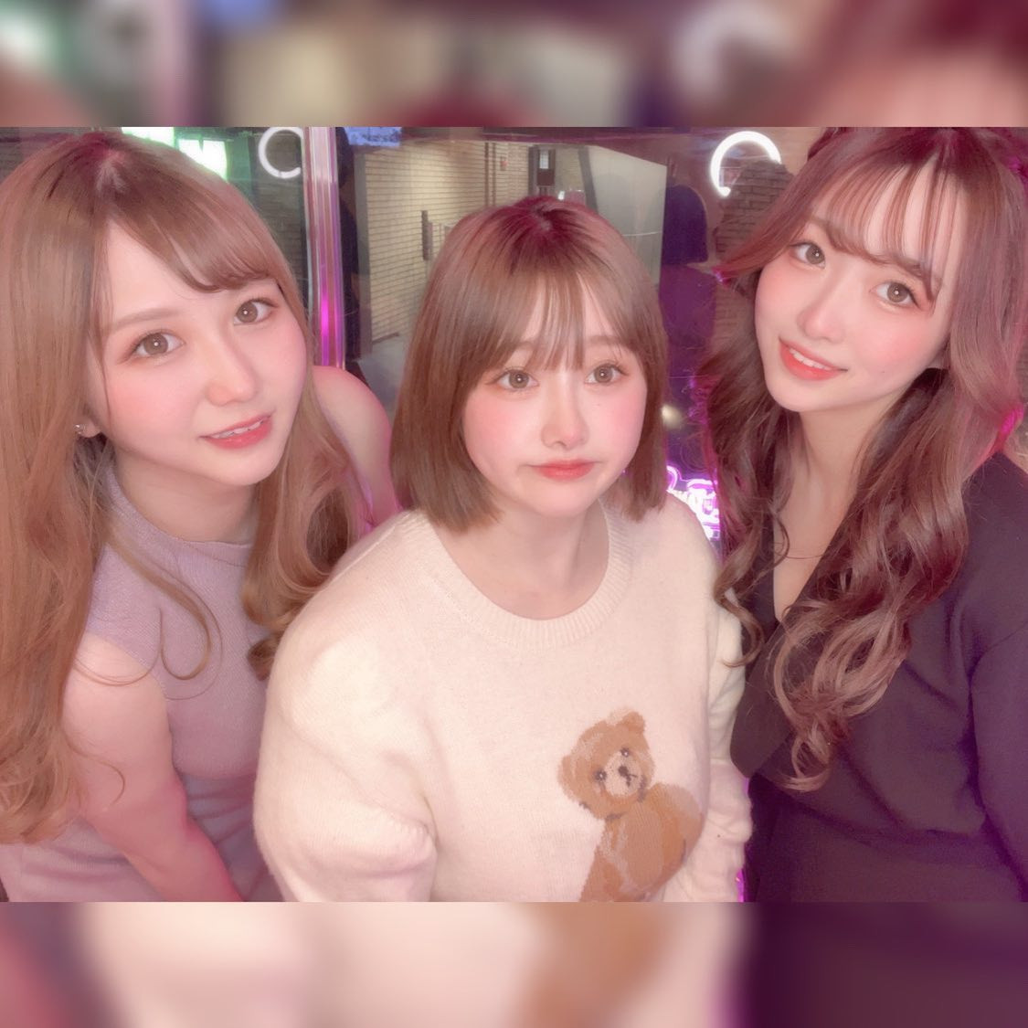 ホットニュース「. あいら🤍なほ🤍にる . . . . . . #コンカフェ嬢 #コンカフェ #コンカフェ大阪 #コンカフェ店員  #コンカフェキャスト #コンカフェ求人 #コンカフェバイト #コンカフェ巡り #ぷしゅぱむ #メイドカフェ #メイド服 #地下アイドル #アイドル」（20221220  ...