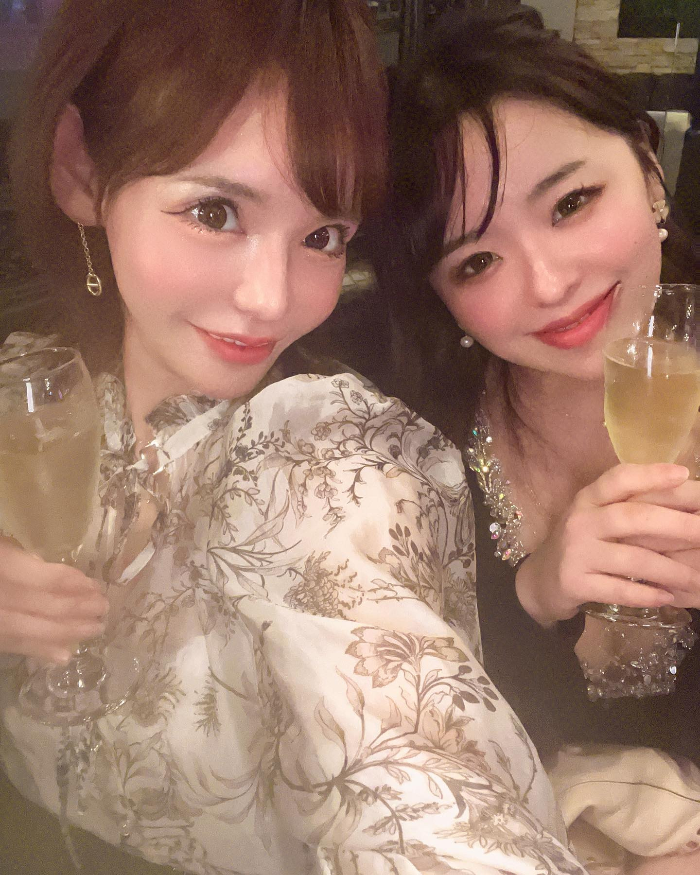 そこにいるだけでエンターテイナーそして戦友　@lucia_maya19891025 
毎年お誕生日祝いできて嬉しい😋
.
.
まりなぬは私にないものたくさん持ってるから尊敬してるし好き❤️‍🔥
.
.
キャバクラも昼の社会もそうだけど、
売れてる仕事できる人ほど自立してるから
他人の悪口文句不平不満は言わないし手はかからないし、
売れてない人ほどきゃんきゃん吠えるよね🫠
.
.
その点まりなぬは出会ったころから大人だなあってすごいなっていまでも思うし愛されキャラだし好き😌
これからもこのまま仲良しでいてね