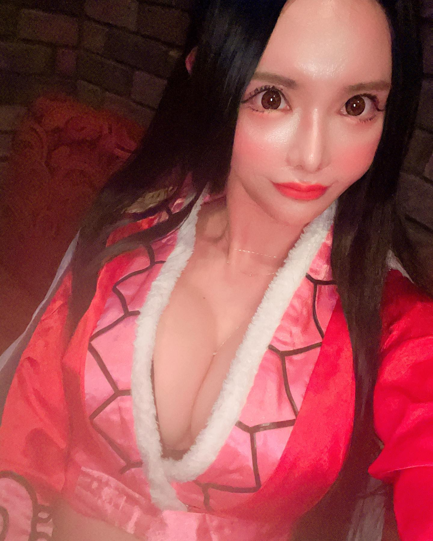 わらわのルフィ殿はどこじゃ？
.
.
.
.
.
.
公式ではJcapらしいのでおぱい盛りました🐮🌱
メイクも頑張ったからいいねしてね、、笑
.
.
.
.
.
.
.
.
.
#Jcap
#なってみたい 
#ボアハンコック 
#ボアハンコックコスプレ 
#onepiece 
#onepieceanime 
#ワンピースコスプレ 
#ハンコック 
#ハンコックコスプレ 
#コスプレイヤー 
#cosplay 
#コスプレ女子 
#ショート女子 
#シャンパンタワー
#クリュッグ 
#ソウメイ 
#キャバ嬢