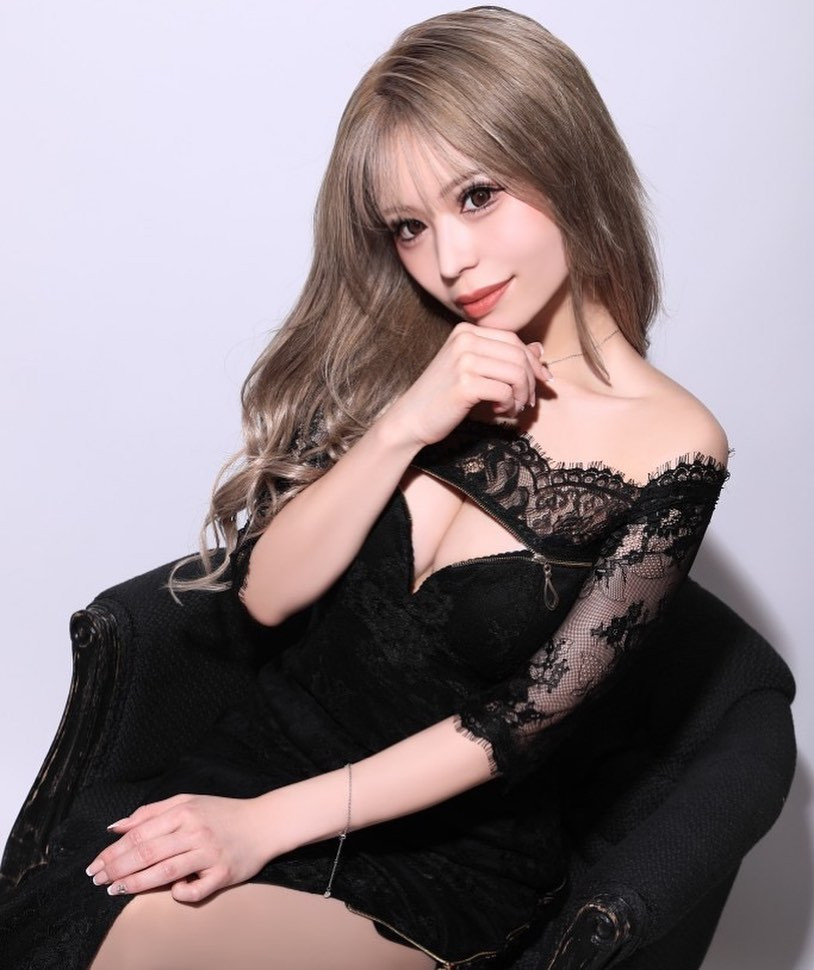 まさかのインフルエンザでしばらくお休みいたいただきました🤦🏼‍♀️
もう大丈夫です✨今日もいっぱい寝た😴
.
久しぶりのプレミアよろしくお願いします💖
テンション上がるぅ⤴︎︎︎
.
#北海道 #札幌 #すすきの #ニュークラブ #ニュークラ 
#桃瀬まりあ #クラブプレミア #キャバクラ #ホスト #東京
#六本木 #新宿 #歌舞伎町 #大阪 #北新地 #ミナミ #美尻 
#ギャル #おっぱい #シャンパン #japan #Hokkaido #美容 
#誕生日 #パーティ #浴衣 #キャバ