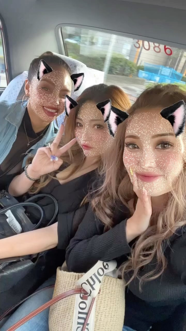 大好きな姉さん方🧡💛
ベリンダタントラ会早くしたいなぁ〜🫶

本日出勤です！！
よろしくお願いします🙇‍♀️

#蕨 #clubtantra #tantra #タントラ #キャバクラ #キャバクラ嬢 #キャバ嬢 #キャバキャバ #ナイトスタイル #あや