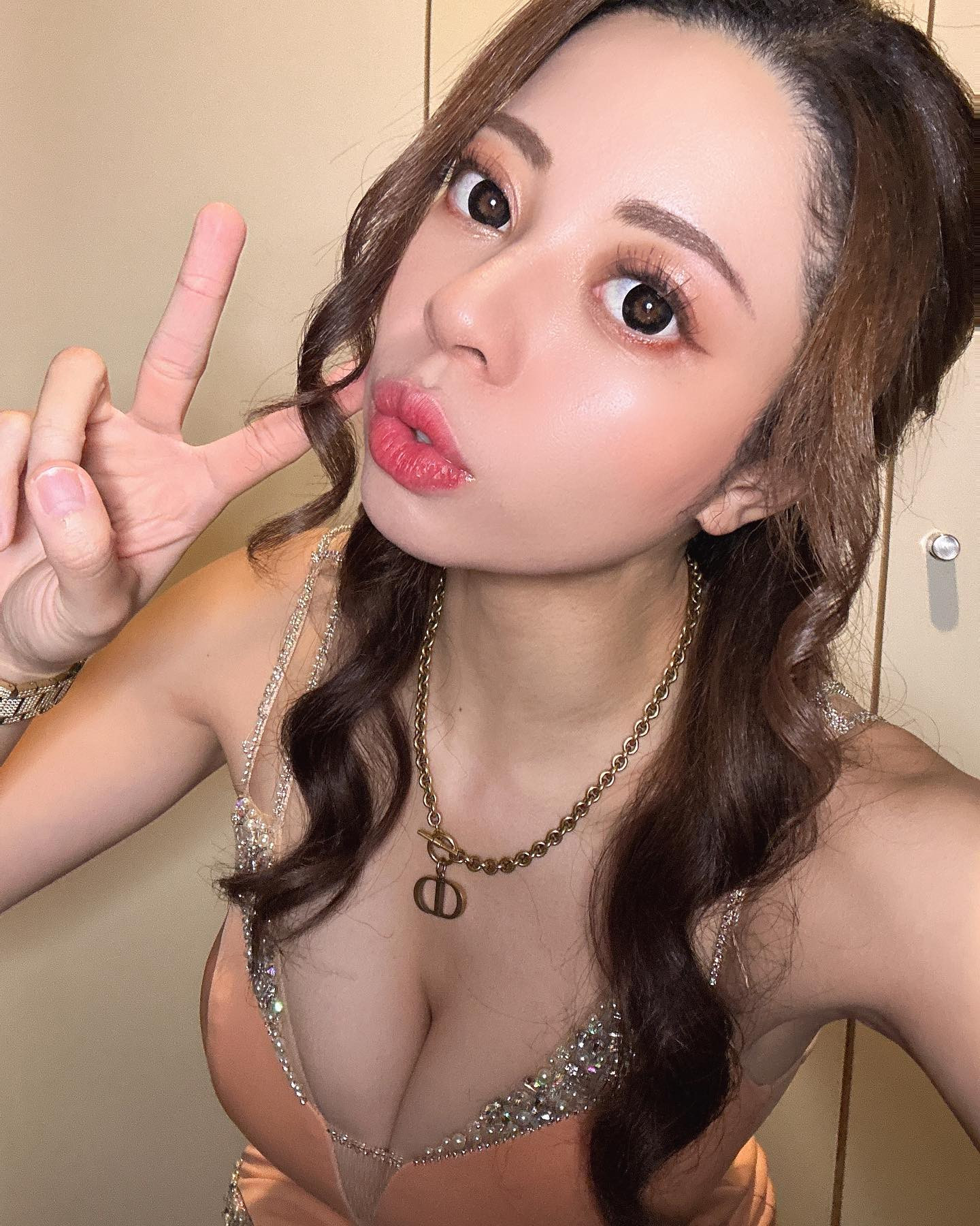  Instagramで記事を開くありささ...