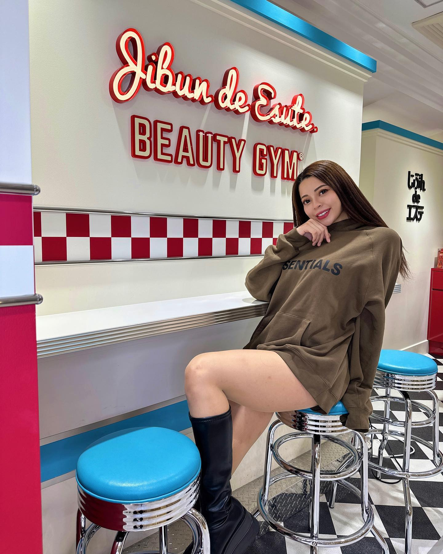 新宿アルタの自分でエステさんにお邪魔しました👶🏽💋

ダイエットは女子の永遠のテーマ🥹✨キャバ嬢やってからエステめっちゃやるようになった😳

てか店内めっちゃ綺麗だったよ😆

#自分でエステ #セルフエステ #エステ #美容 #自分みがき #ビューティー #新宿 #新宿アルタ #ダイエット #ダイエット情報 #ダイエット方法 #ダイエット中 #いいね返し