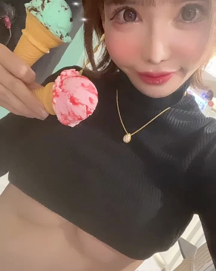 #オフショット#黒ニット #したちちはみでる #スタジオ #撮影 
.
.
骨格ウェーブすぎて泣く😂
下半身デブやし鍛えると上半身ばかりムキムキになる💪w
.
.
コンプレックスばっかだから無理に自分のことは愛さない派🫡
.
.
.
.
.
.
#シャンパンタワー
#クリュッグ 
#ソウメイ 
#キャバ嬢 
#新宿キャバクラ 
#キャバクラ 
#アネラ 
#グラビア 
#gravure 
#日本的 
#性感 
#浴衣 
#新宿キャバ嬢 
#歌舞伎町 
#新宿 #六本木 
#中州 
#すすきの 
#筋トレ女