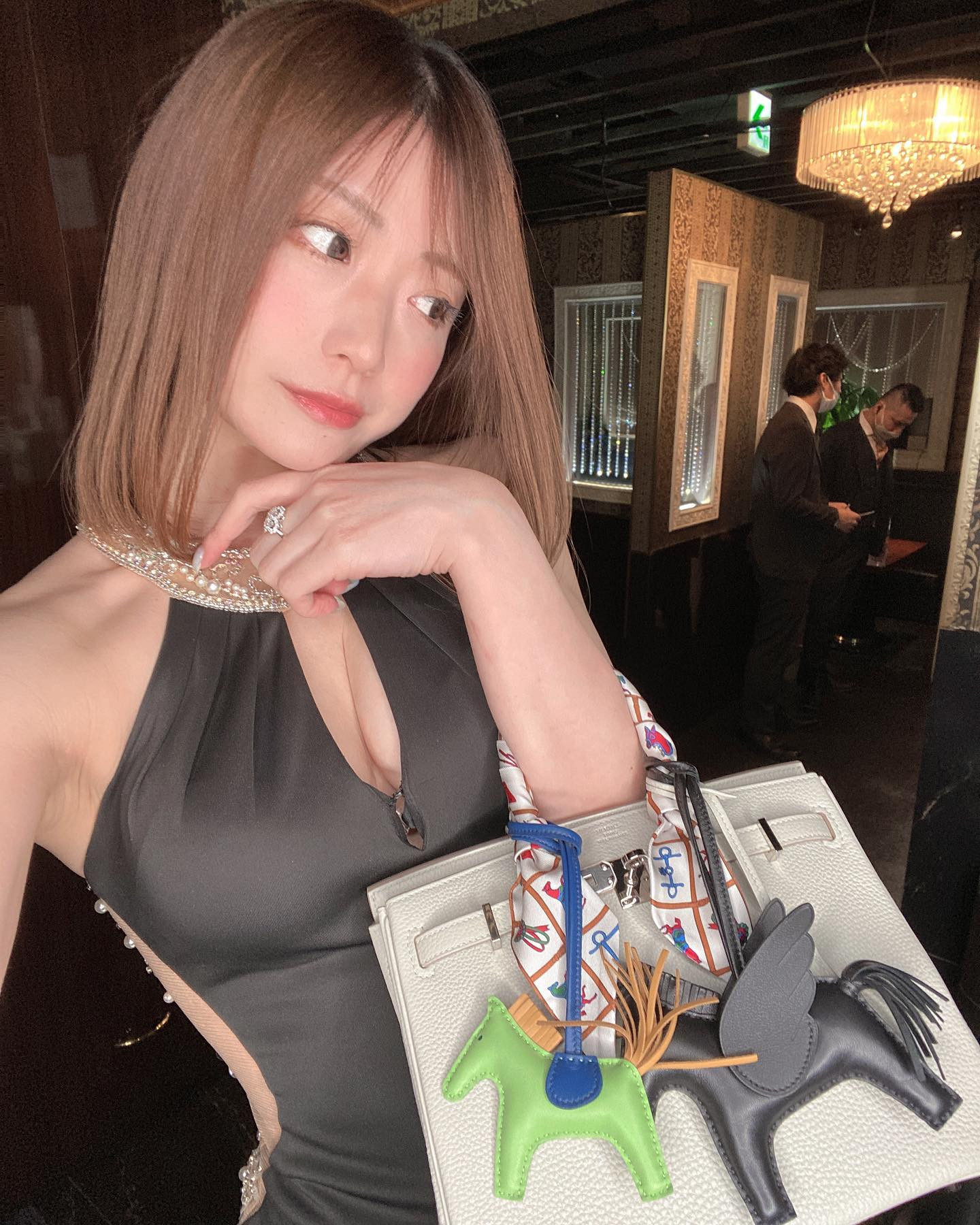 👜NEWバーキン🐎✨

💛🤍パールグレー×ナタ
💛🤍シルバー
💛🤍25

ロデオとペガサスも❤️💓💝
新しいツイリーは3つ🎀🎀🎀
どんなアレンジしようかなあ💭💓

ナタずっと欲しかったからおしゃれで上品なデザインもらえてめちゃご機嫌💓♫

ずっと大事にする🎀✨

.

.

.

.

#エルメス
#バーキン
#ロデオ
#ペガサス
#お気に入り