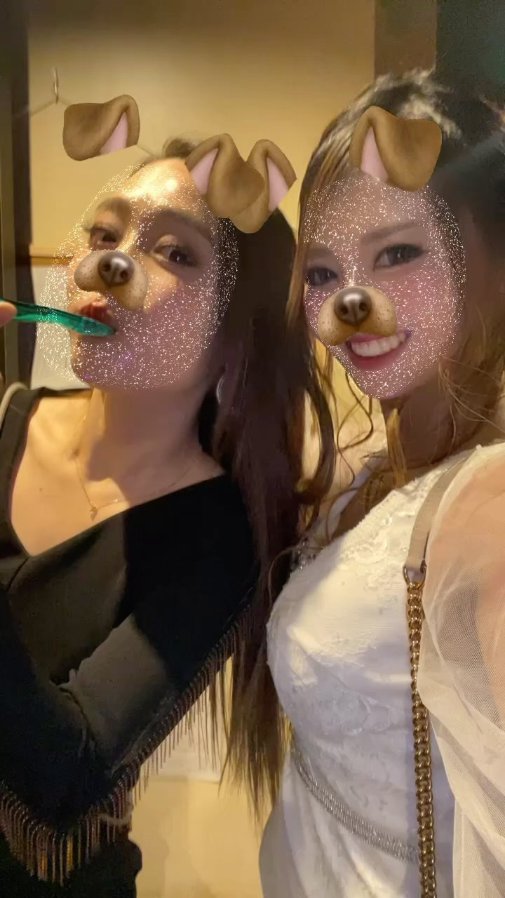 .
歯磨き中のみいちゃんと🤣🤣
クリスマス前なのに体調崩してしまった😭😭

今日もお休み頂いてます😭
明日は出勤するのでまた一緒に飲んで下さい😌✌🏽
サンタになってるよ🤶🎄✨

#蕨#キャバクラ#タントラ#キャバ嬢