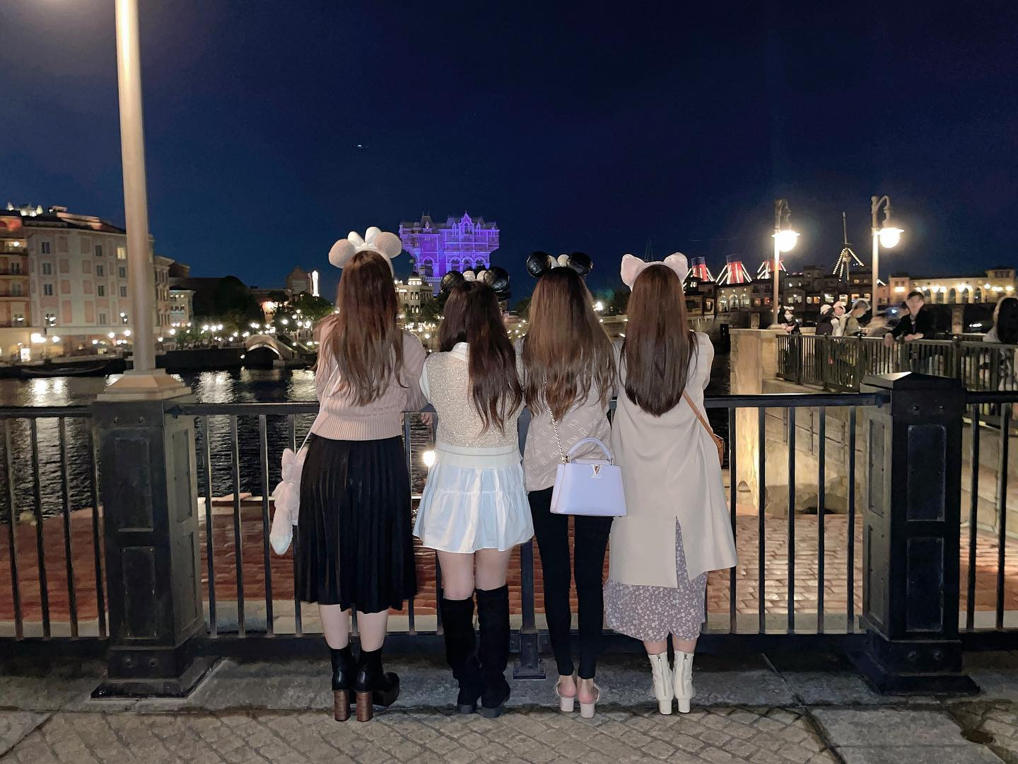 .
.
.
今日も出勤です🫡💓.
.
.
 #蕨  #蕨タントラ  #蕨キャバクラ  #キャバキャバ