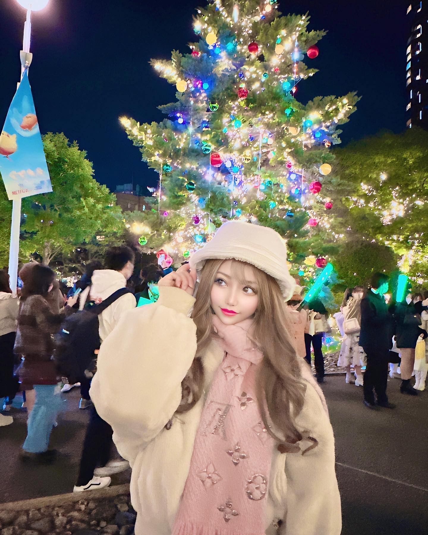 六本木のイルミ見に行った〜🎄✨✨

この日の私ゎどこかを見てる率高めwwwwwww

#イルミ #歌舞伎町 #ミッドタウン六本木 #キャバ嬢 #ホスト#東京 #tokyo #大阪#六本木#六本木ミッドタウン #ミッドタウンイルミネーション #ミッドタウン#モデル #ファッション #メイク #イルミネーション2022 #tbt #swag #lol #yummy #fashion #イルミネーション #hair #f4f #クリスマスツリー#他撮り #キラキラ#可愛い#夜職#水商売