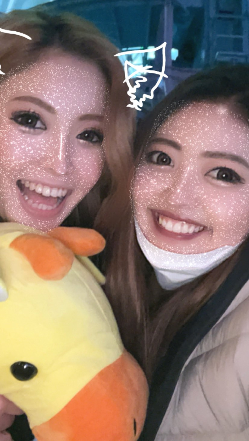 あやちゃんと2人で初めてお出かけした時の出てきたwwww🫣
そういえば編集した動画どこにも出さずに保存してたわ😂

(素人の編集なので温かい目で見てください😊笑)

もうここから1年経つのね。早すぎる〜(　˙-˙　)

2人で初めてのお出かけがまさかの
わんこそば体験っていう大癖🦍笑
あやちゃんこの日二日酔いだったのに大健闘😂

私のツボは、100杯いったときに、
あやちゃんのバケモンだよ！！！！！というところです🕺🏼笑

今年は2人でナガスパ行ったり
みんなで沖縄行ったり今年も濃かったな💘
来年はどこ行