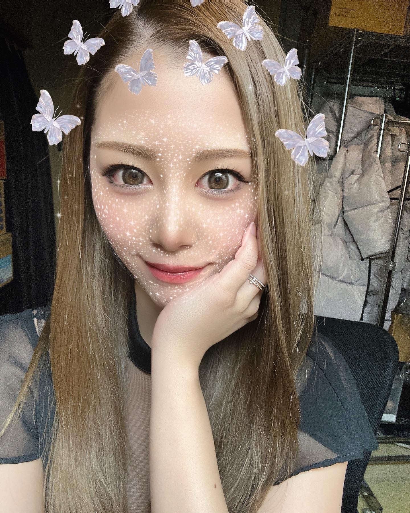 ふう。二日酔い、、、迎え酒成功しますように…🤣🤣🤣

@helena_hibikigroup 

　

　

#クラブヘレナ #ヘレナ #響グループ #水沢愛美 #札幌 #すすきの #北海道 #ニュークラブ #ニュークラ嬢 #すすきのニュークラ #ラウンジ #ラウンジ嬢 #キャバクラ #キャバ嬢 #ホステス #道産子 #美女スタグラム #求人 #自撮り #ヘアアレンジ #キャバキャバ #hokkaido #sapporo #susukino #helena #hibikigroup #champagne 