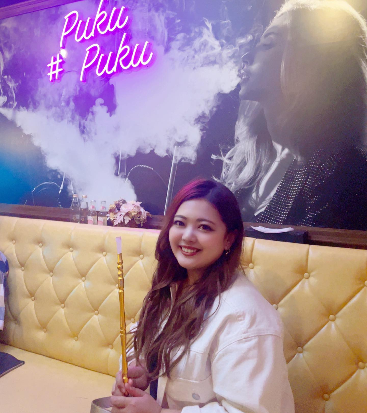 シーシャ、何回吸ってもむせる😂笑
.
.
.
.
.
#本日時間ギリギリすぎて早着替えせな行けん #5分で駅からお店まで行ってドレスに着替えてタイムカードって押せるんかな？ #成功した日はあるんだけどもうほんとに鬼のような顔で着替えてるw #逆に時間余裕ある日ほどタイムカード押し忘れて遅刻してるw #時間いつもギリギリな人と繋がりたい