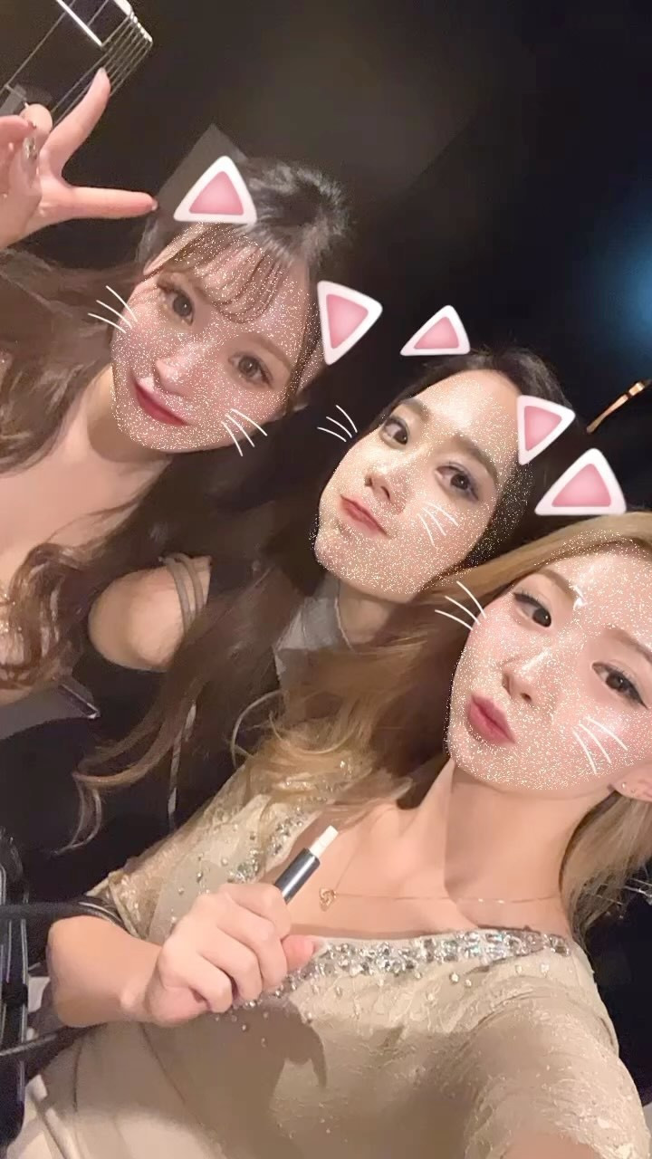 .
.
.
2022年のお仕事納めしました🐻🌟

今年はたくさんの人に会えて良い事ばっかで
笑ってばっかの1年ほんっとに楽しかった🫶
人との巡り会いは本当に大事😤♥️

いつもみゆの周りにいてくれる、お客様と女の子に
感謝しかありません。
いつもいつもありがとうございます🙇‍♀️💓
そして来年もよろしくお願いいたします🙇‍♀️💓

最後に楽しいお酒飲めて嬉しかったなぁ🥰🥰

皆様良いお年をっ🐯🌟.
.
.
 #蕨  #蕨タントラ  #タントラ蕨  #蕨キャバクラ  #キャバキャバ  #ナイトスタイル