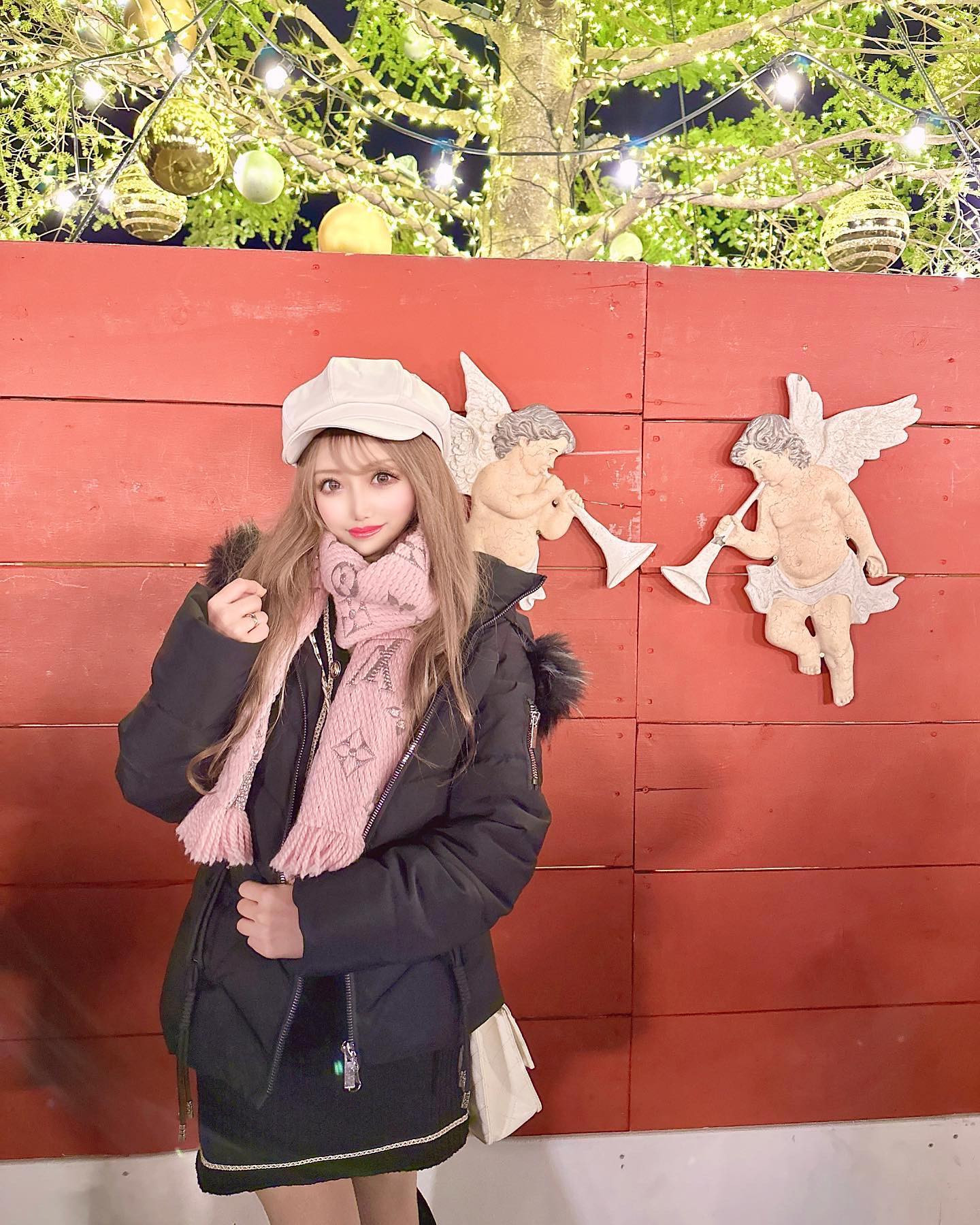 ねーも最悪www
途中で熱出て頭やられてたのか、
せっかくねーちゃんが撮ってくれたこの写真たち載せ忘れてた、、
順番おかしくなるの嫌なのにー！わら

でも年内に気づけたからまだ良かったな。わら

年内の事ゎ年内のうちに消化させてください🫣

#キャバクラ#キャバ嬢#夜職#水商売#ニュークラ#ホスト#ホストクラブ#ガールズバー#ラウンジ#キャバ#新宿#六本木#すすきの#渋谷#麻布#池袋#錦#ミナミ#中洲#渋谷#北新地#大阪#東京#love#bar#サパー#バー#cute#happy#クリスマスマーケット#横