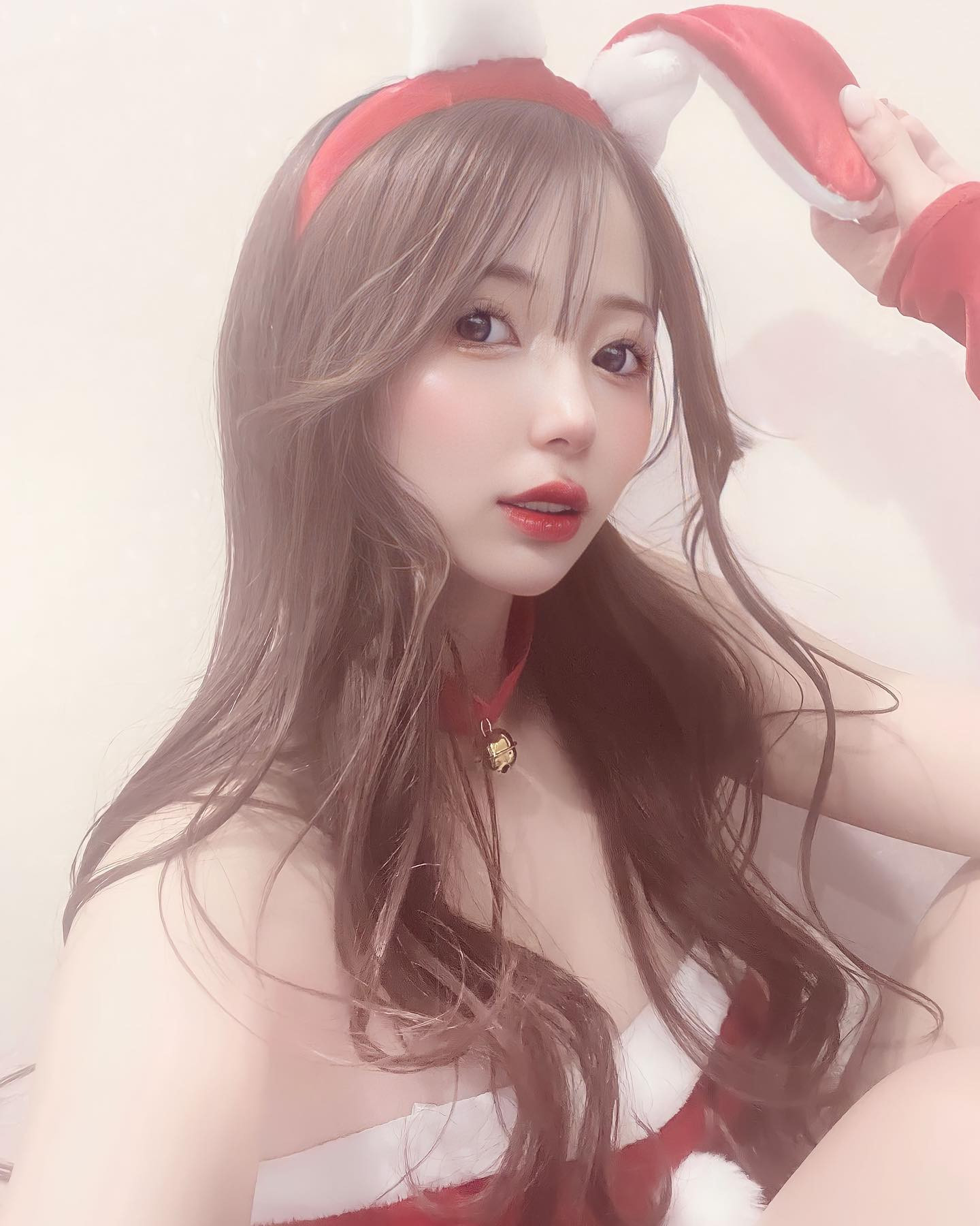 時差すぎるサンタコス投稿…🎅🎄