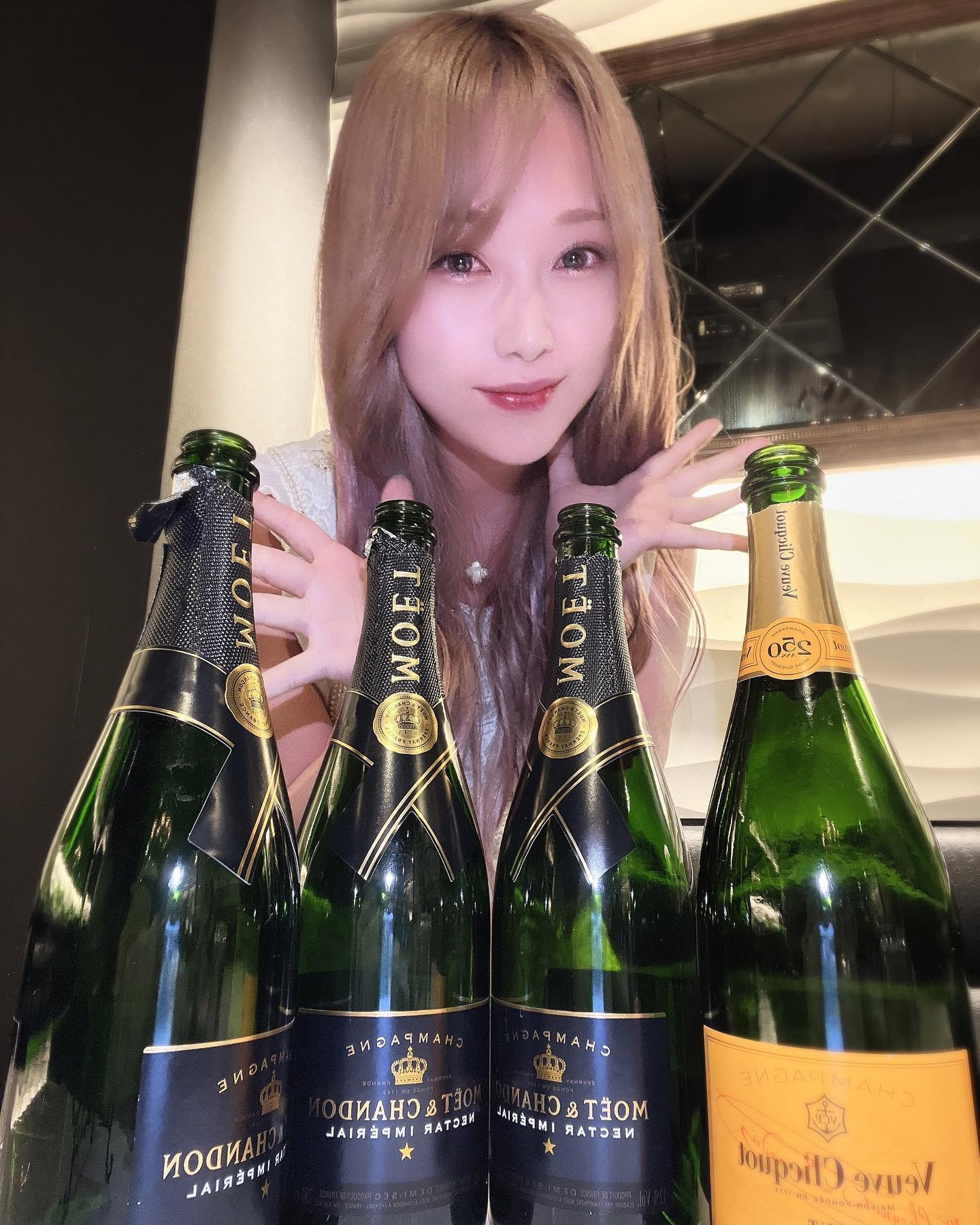 ハロウィン2日間の❤️
ありがとうございました🥂🫧
.
.

#新潟 #駅前 #新潟駅前 #Ludan #club_ludan #キャバ #キャバクラ #クラブ #ラウンジ #新潟ナイトナビ #nnn #キャバ図鑑  #きゃばきゃば #ポケパラ #ナイツネット  #ナイトビジネス  #夜蝶  #キャバ嬢  #キャバスタグラム #飲み屋 #お酒  #シャンパン #followme #l4l #フォローミー @cabazukan #指名するならキャバ図鑑 @777zukan777 @777cabasuta