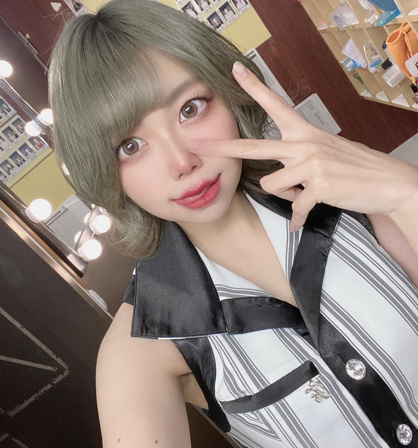 はい、ぴーす✌✨

出勤したニダ🐾

・
・
・
・
・
・
♡
・
・
・
・
・
・
♡
・
・
・
・
・
・
♡
・
・
・
・
・
・
・
⸜🙌🏻⸝‍

 #北海道  #札幌 #すすきの  #すすきのの夜  #すすきのキャバ嬢  #すすきのニュークラ  #キャバクラ  #キャバ嬢  #ニュークラ嬢  #ニュークラブ  #ニュークラ #夜職  #水商売  #派手髪  #ウルフカット女子  #可愛い女の子  #女の子  #自撮り