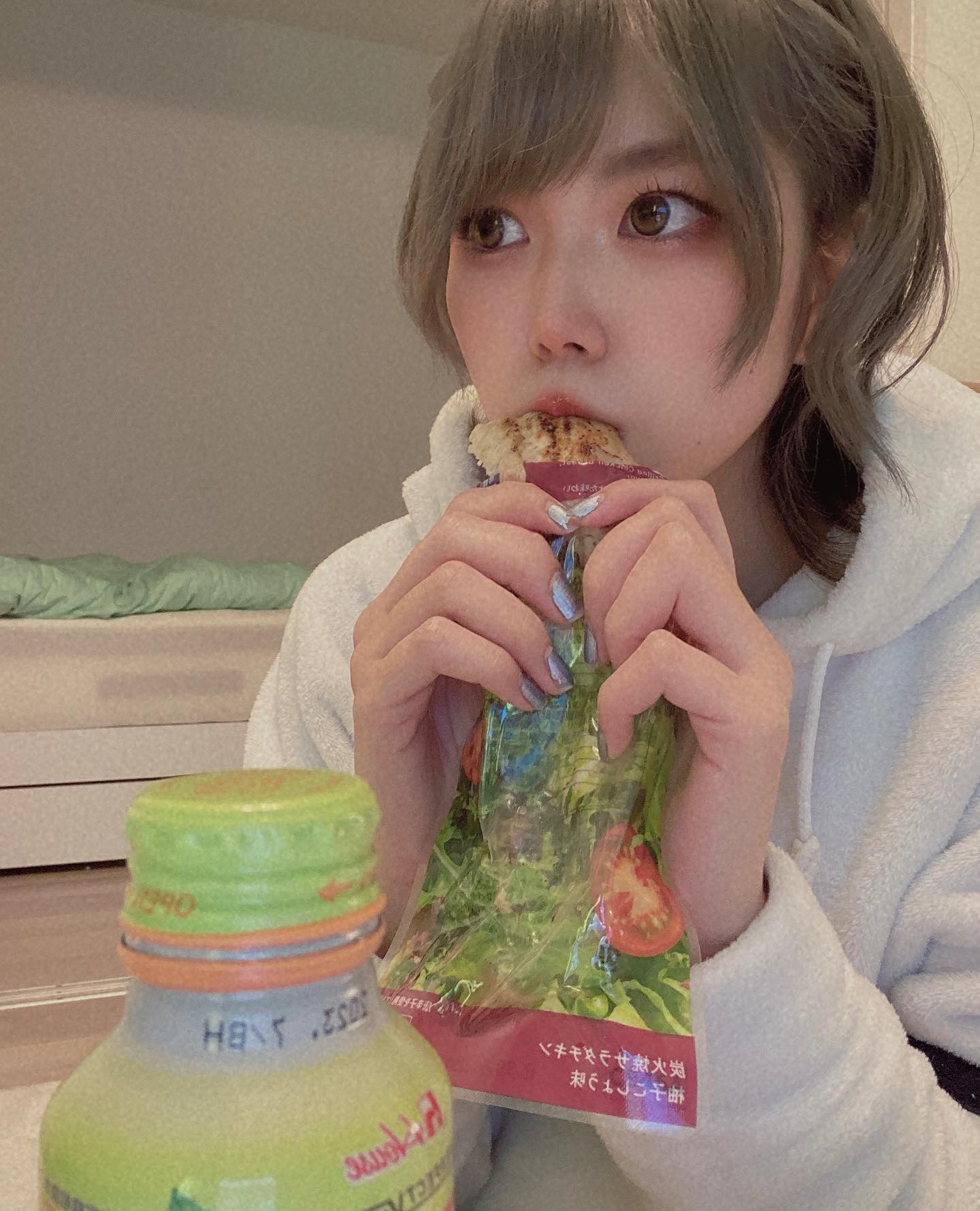 最近食べすぎてる
ガチめにダイエットしよ😞

・
・
・
・
・
・
・
♡
・
・
・
・
・
・
♡
・
・
・
・
・
・
♡
🥗 ͛.*

 #北海道  #札幌  #すすきの  #すすきのキャバ嬢  #すすきのの夜  #すすきのニュークラ  #キャバ嬢  #ニュークラ  #ニュークラ嬢  #ニュークラブ  #ラウンジ嬢 #ガールズバー  #コンカフェ嬢  #夜職  #夜職の人と繋がりたい  #メンヘラ女子  #自撮り  #ウルフカット女子  #派手髪  #ダイエット  #頑張る