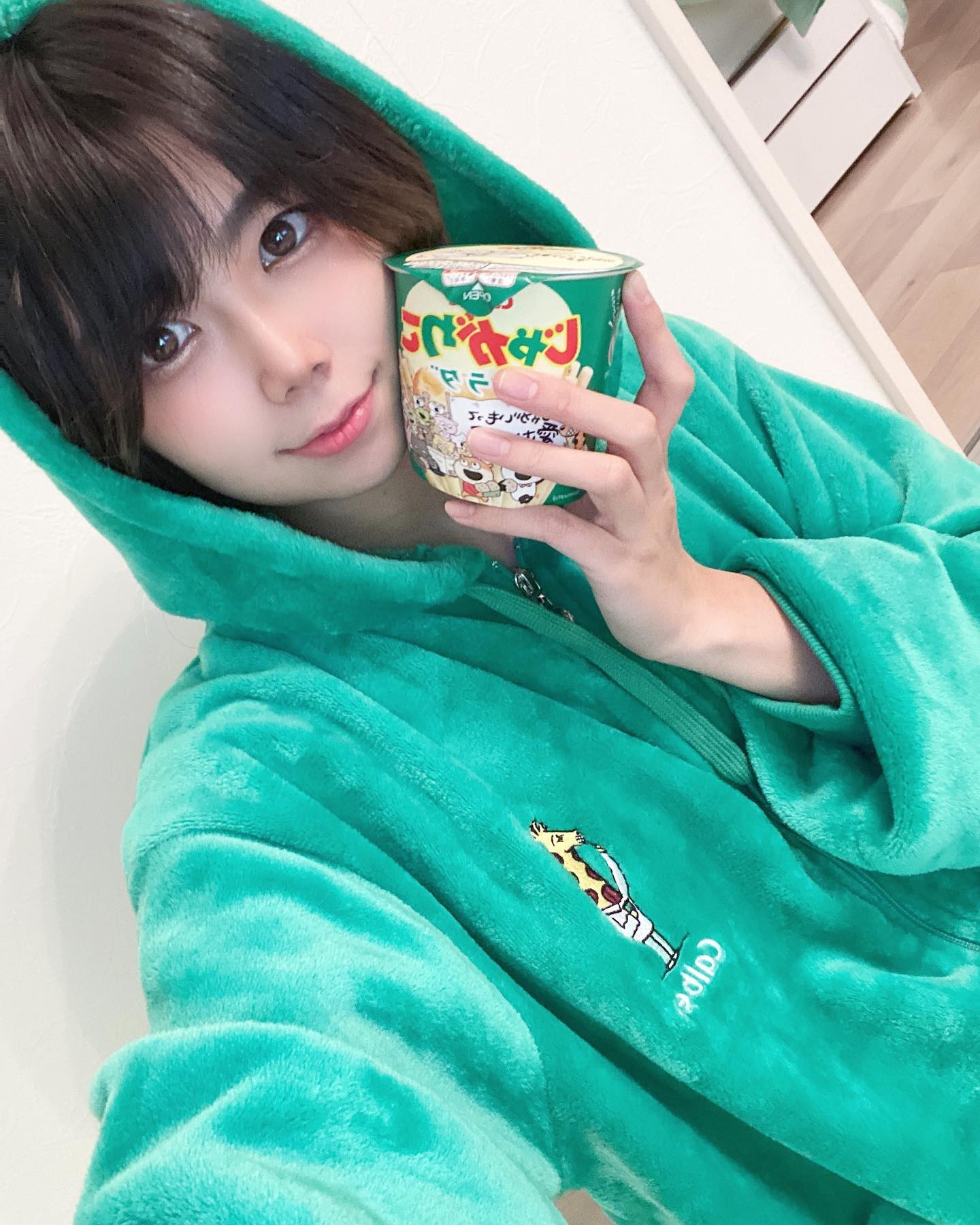 じゃがりこ女子🦒

最近お菓子食べてないえらい🙌🏻

#じゃがりこ #じゃがりこパーカー #緑コーデ #緑 #自撮り #自撮り界隈 #もこもこ #メンヘラ女子 #夜職 #夜職の人と繋がりたい #いいね返し #らぶりつください #気になった人フォロー #ショートヘア #ウルフカット #ウルフカット女子 #中性さんと繋がりたい #雰囲気好きな人いいね