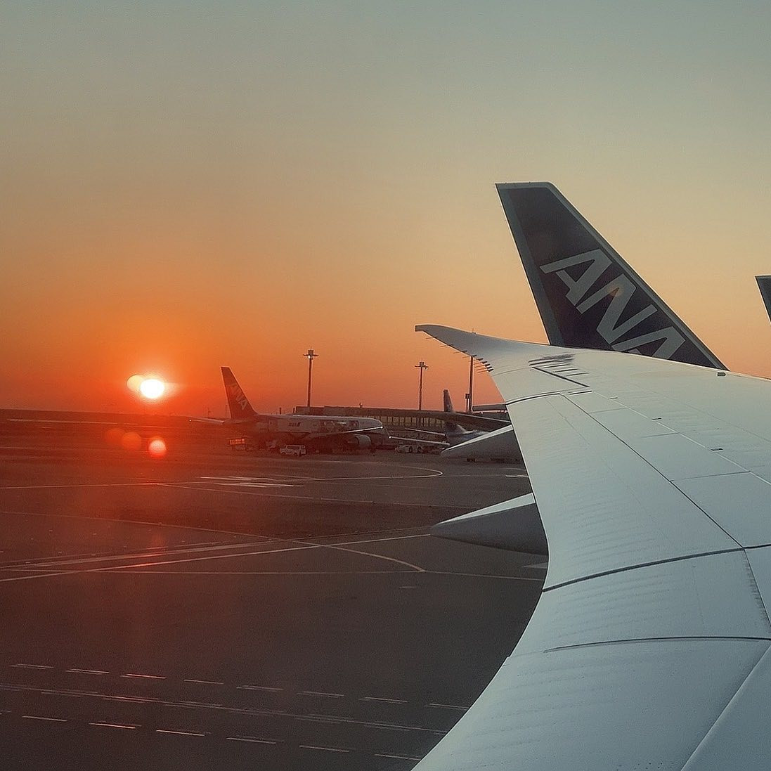 新年明けましておめでとうございます⛩

やっとお正月の気分……🎍笑
お店の営業は1/13〜になります。
今年もたくさん飲んで食べて
笑っていられる一年にしたいです🍴😋笑

2023年も皆様よろしくお願いします！！！
 club TANTRA  とも🐷