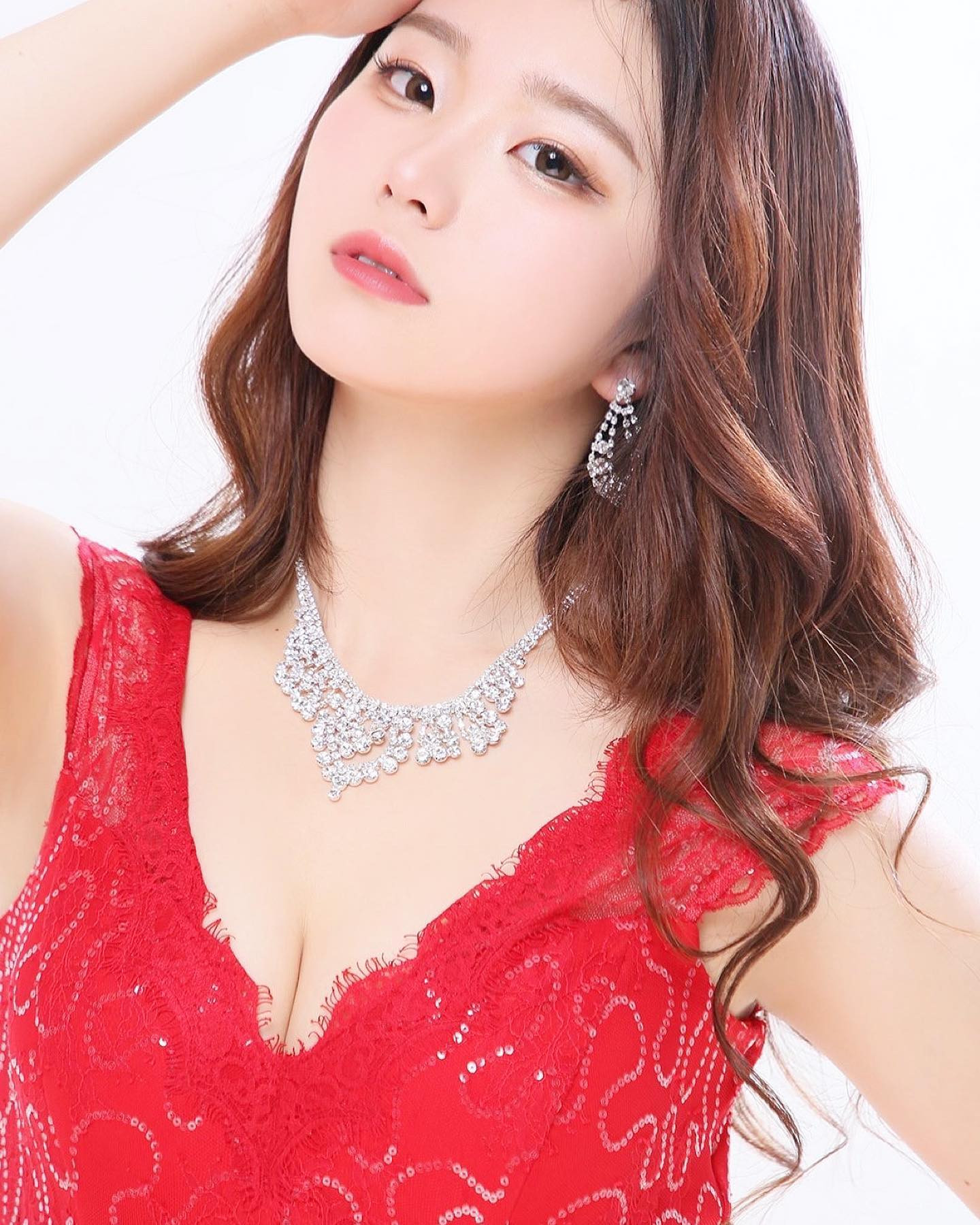 私事ですが、お陰様で今月の目標を達成することが出来ました🙇🤍
指名して下さった皆様、本当にありがとうございました🙇🙇🙇

入店から早2週間が経ち、少しずつこのお仕事にも慣れてきたところですが、残り3日も気を抜かず頑張っていきたいと思います。

2022年の飲み納めはぜひ赤門倶楽部へお越しください❤️❤️❤️