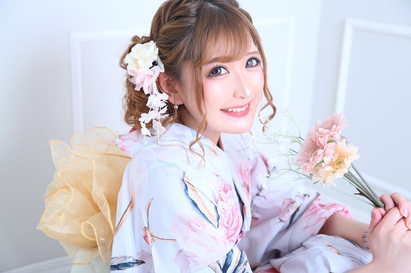 夏が来るよ

#歌舞伎町 #キャバ嬢 #きゃばきゃば  #編み込みアレンジ #ヘアメイク #浴衣 #浴衣ヘアアレンジ #きゃばきゃば