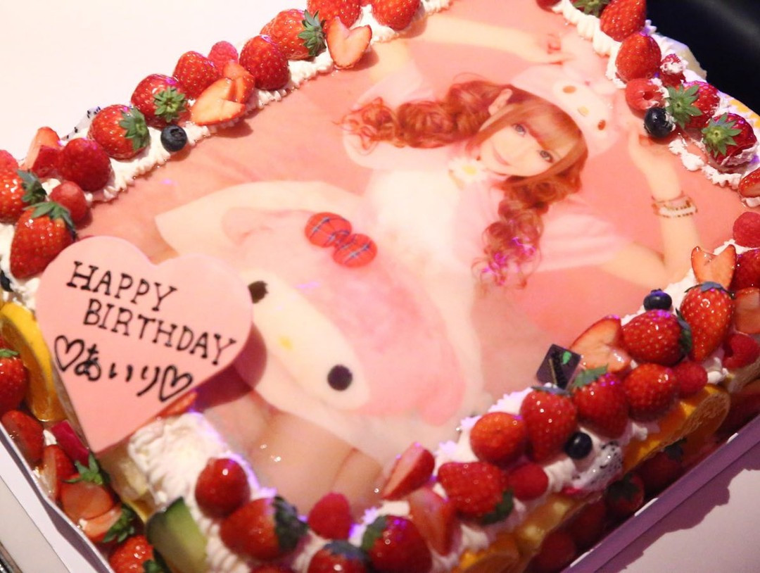 昨日はメロディさんのお誕生日だったよ
ぴょんメロディさんは来月🎂

#歌舞伎町 #キャバ嬢 #バースデーケーキ #マイメロ #マイメロディ #mymelody