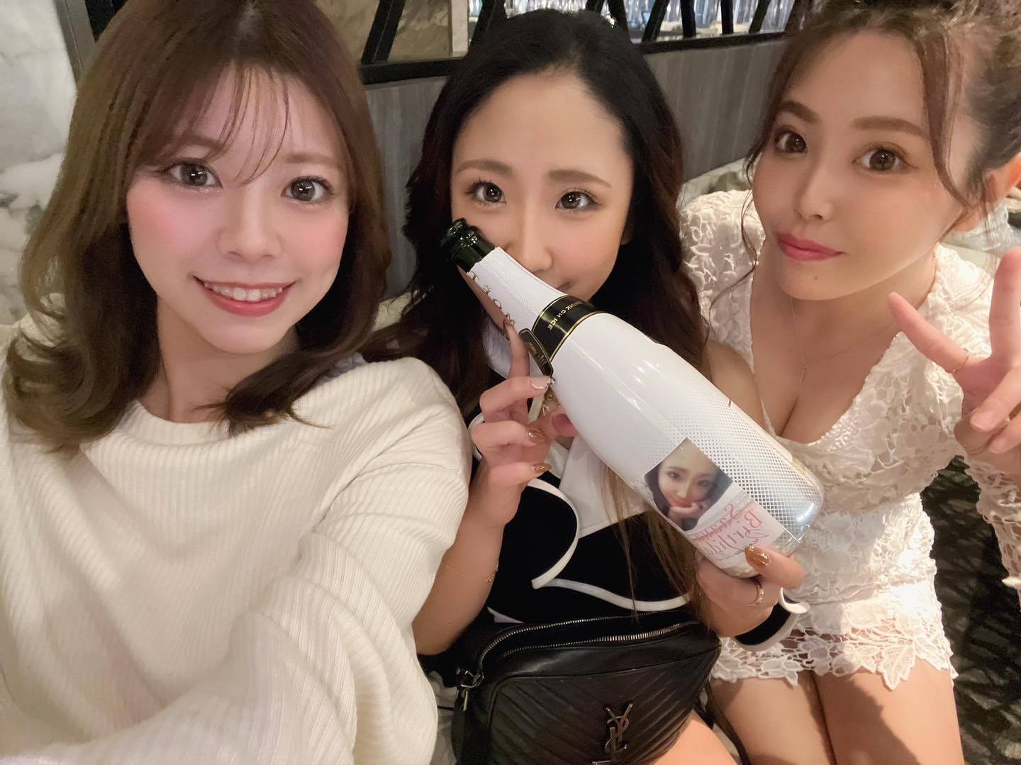 さあやさんのあと祝いにご一緒させていただきました🙈🤍
.
おねちゃんご馳走様です🥺🥂
.

#エリアG #エリアGグループ #モナクラス #モナクラス札幌 #モナクラス札幌あい
#ニュークラブモナクラス札幌
.
.
#キャバクラ #キャバ #キャバ嬢 #キャバクラ嬢 #すすきのキャバクラ #すすきのキャバ嬢
.
#ニュークラ #ニュークラブ #キャバキャバ #すすきのニュークラ #すすきのニュークラブ
#すすきのニュークラエリアG #すすきのニュークラブエリアG #すすきのニュークラモナクラス札幌 #すす