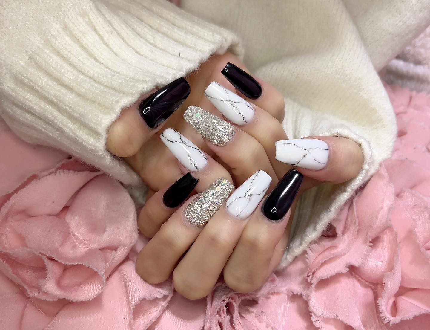 ネイル変えた可愛い🤍

#キャバクラ #キャバ嬢 #埼玉キャバクラ
#蕨 #タントラ #ネイル #nail