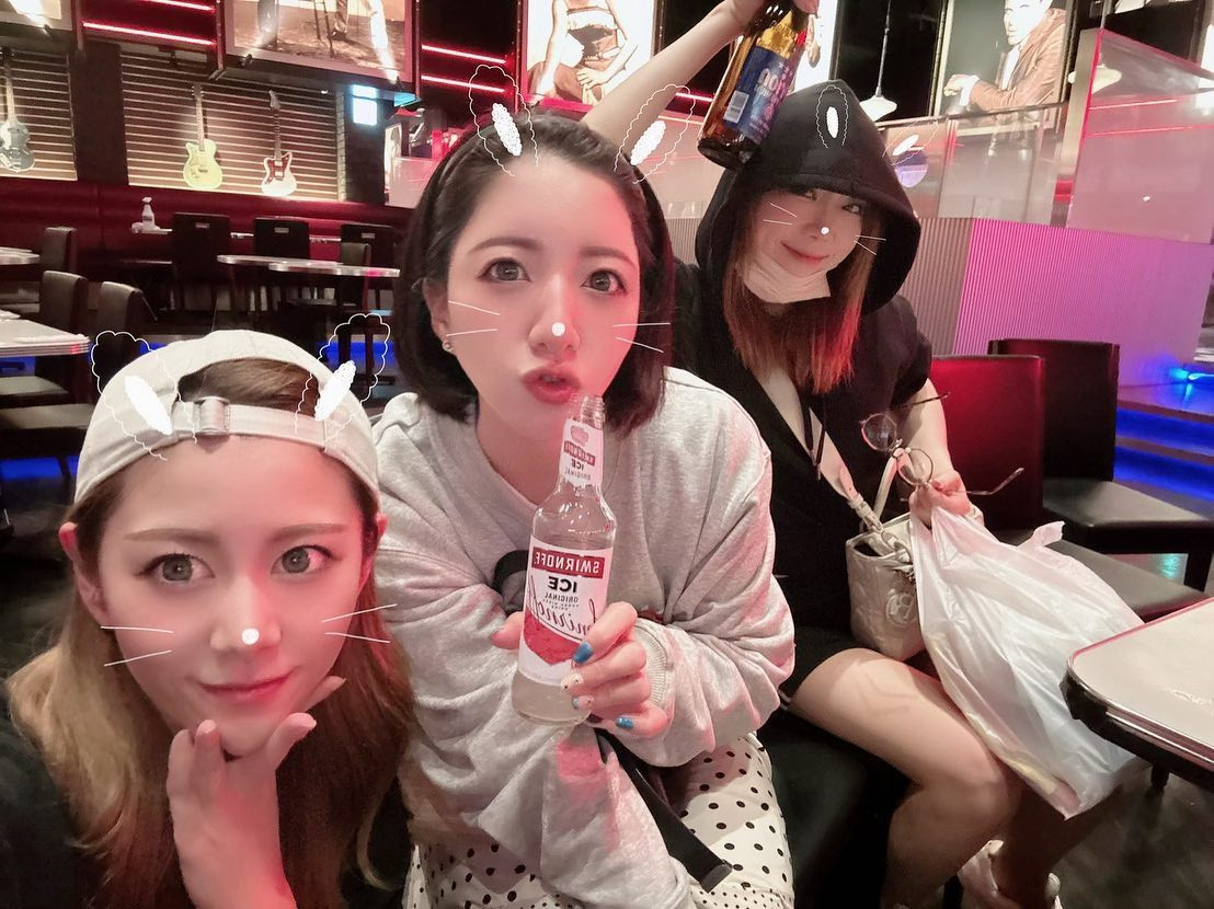 1日目二次会は
ホテルリゾート内にある
FunkyFlamingoでした🍸✨

#レトワール#響グループ#シンセイグループ#百瀬るあ
#札幌#すすきの#北海道#ニュークラブ#ニュークラ嬢
#すすきのニュークラ#ラウンジ#ラウンジ嬢#キャバクラ#キャバ嬢#ホステス#道産子#美女スタグラム#求人#自撮り#ヘアアレンジ#キャバキャバ
#ゴルフ#ゴルフ女子#旅行#JGC#JAL#カメラ